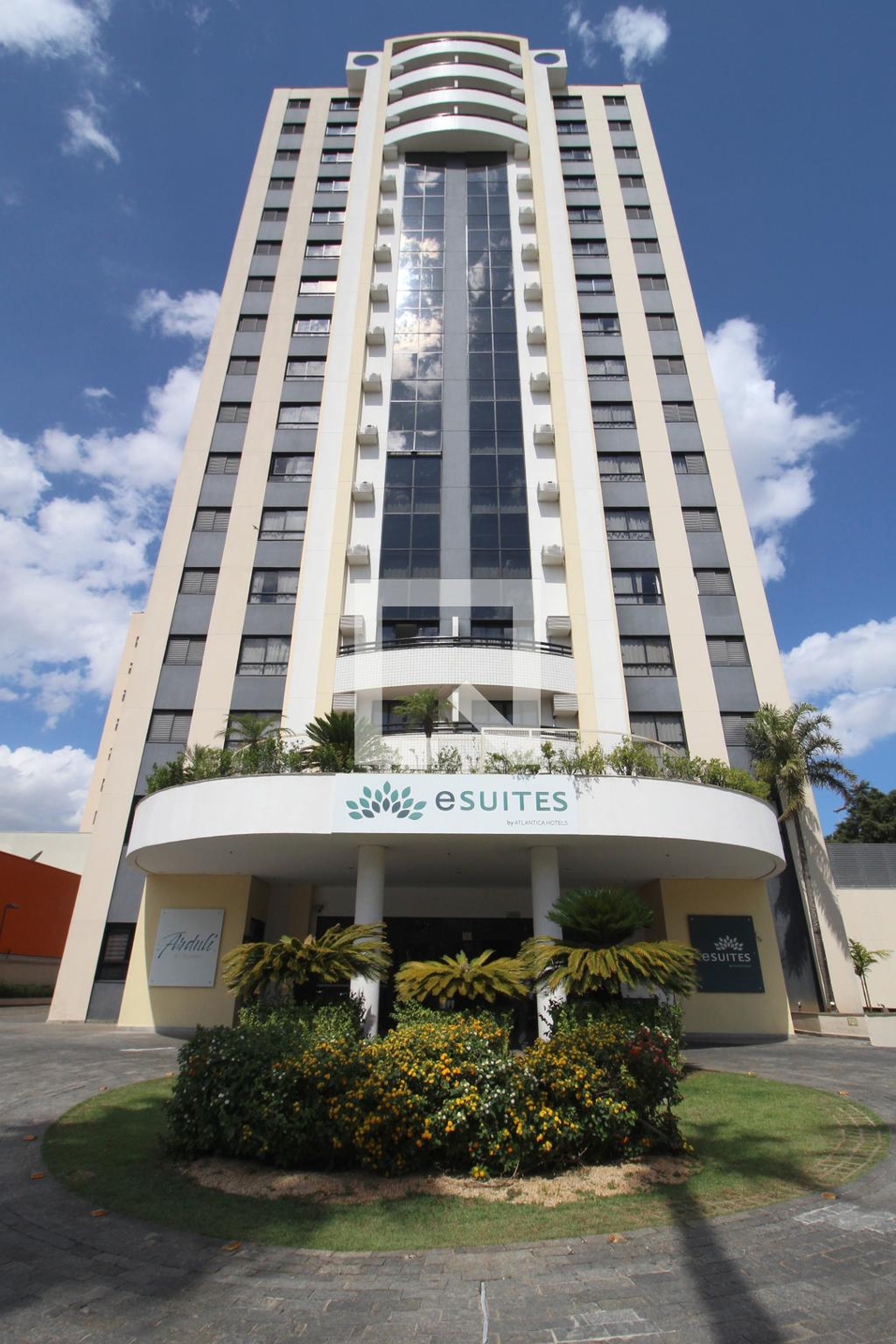 Fachada do Prédio Condomínio The First Convention Flat