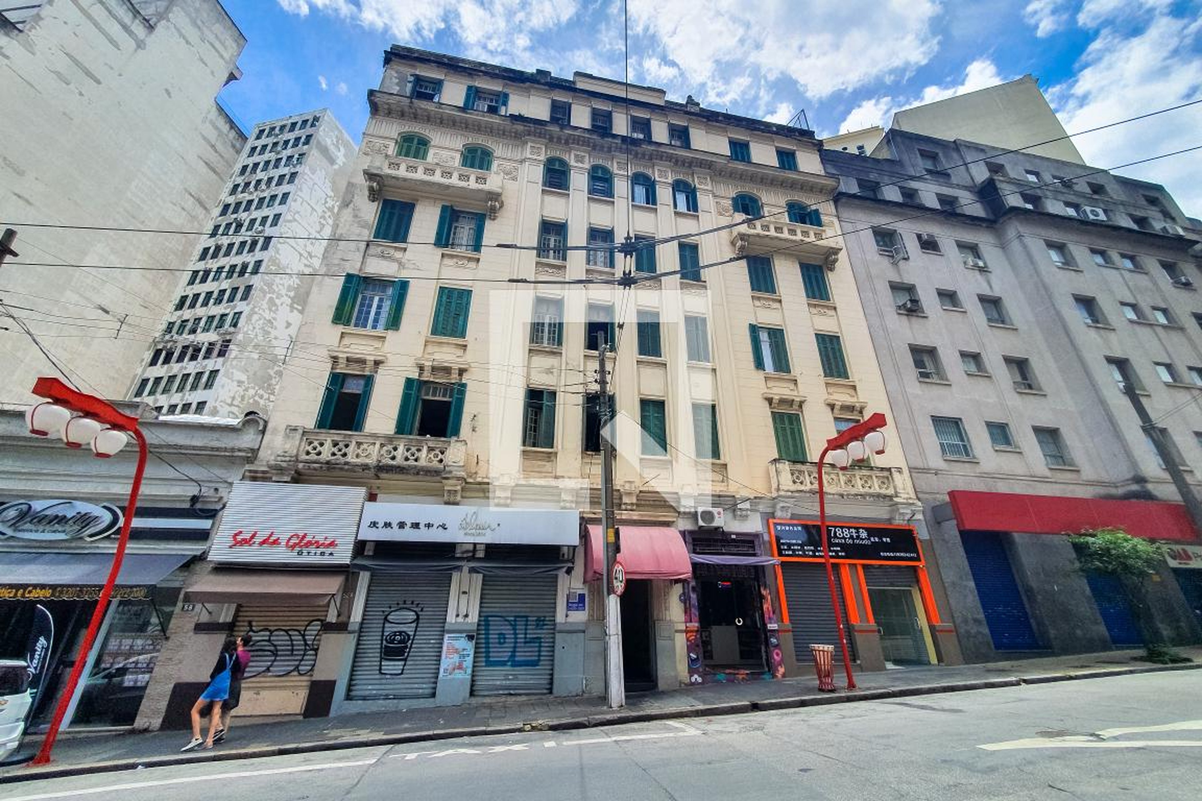 Fachada Condomínio em Rua da Glória Bandeira 13, 46