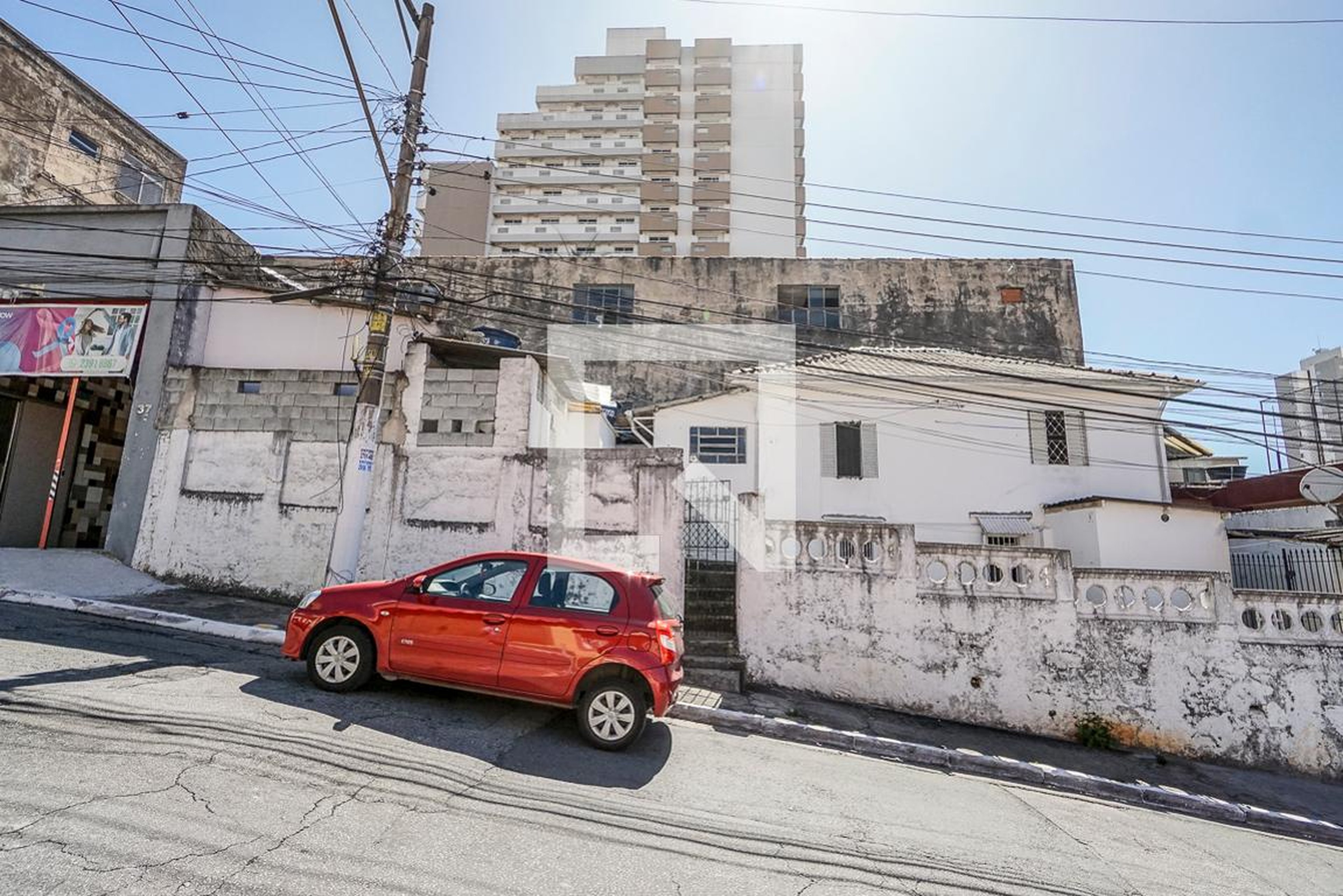 Fachada Condomínio em Rua Embiruçú, 47