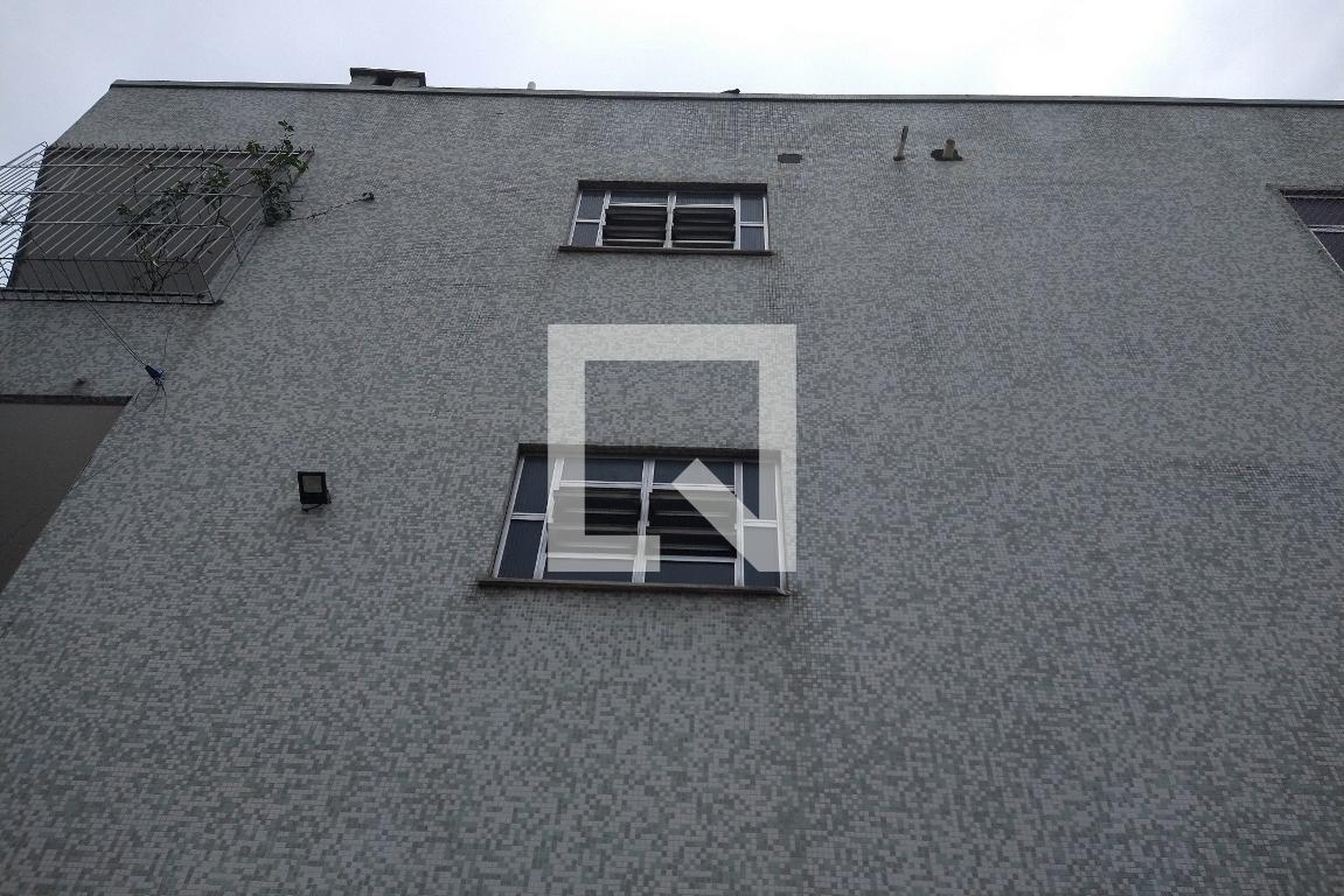 Fachada Condomínio em Rua Capitão Couto Menezes, 146