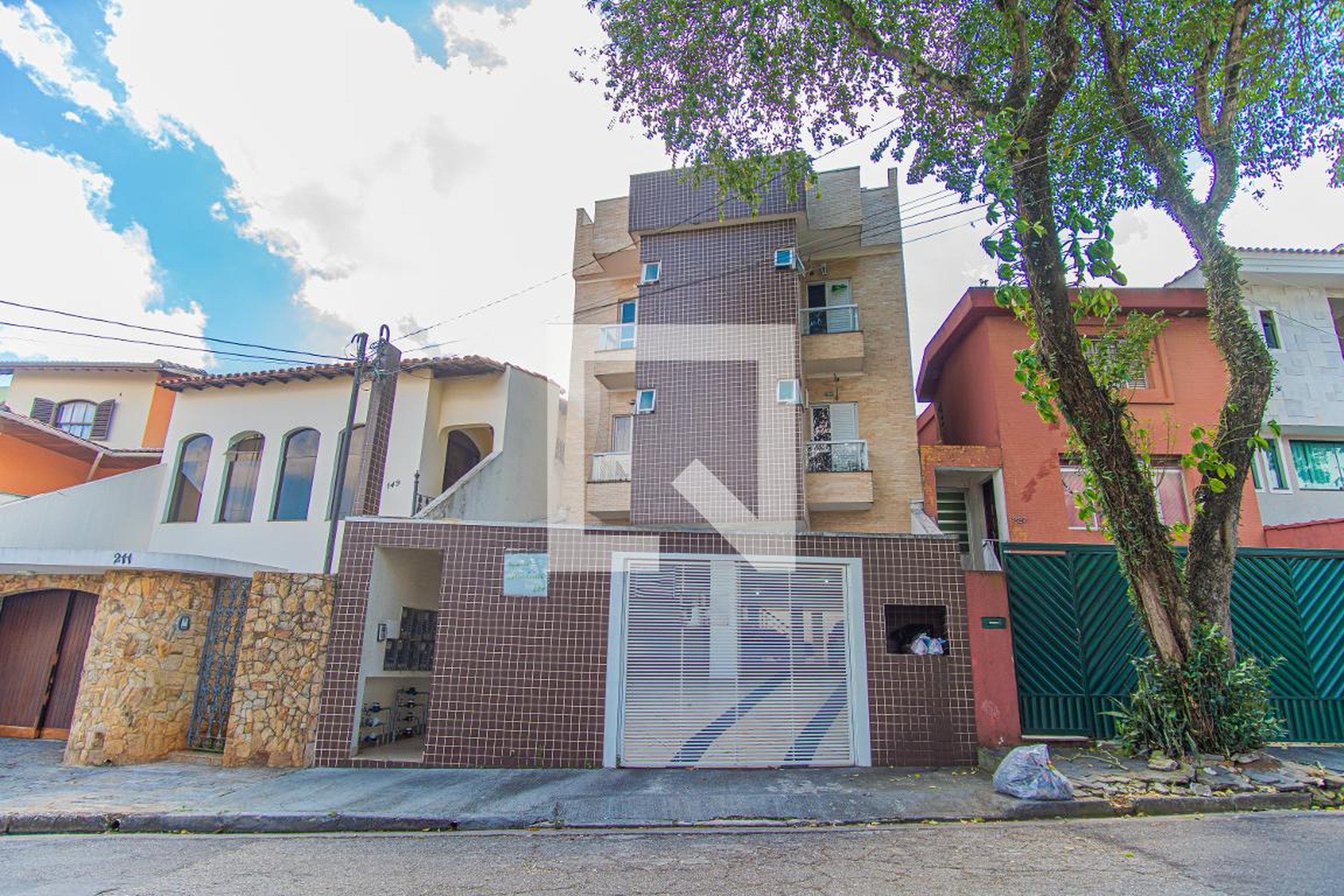 Fachada Condomínio em Rua Corsega, 219