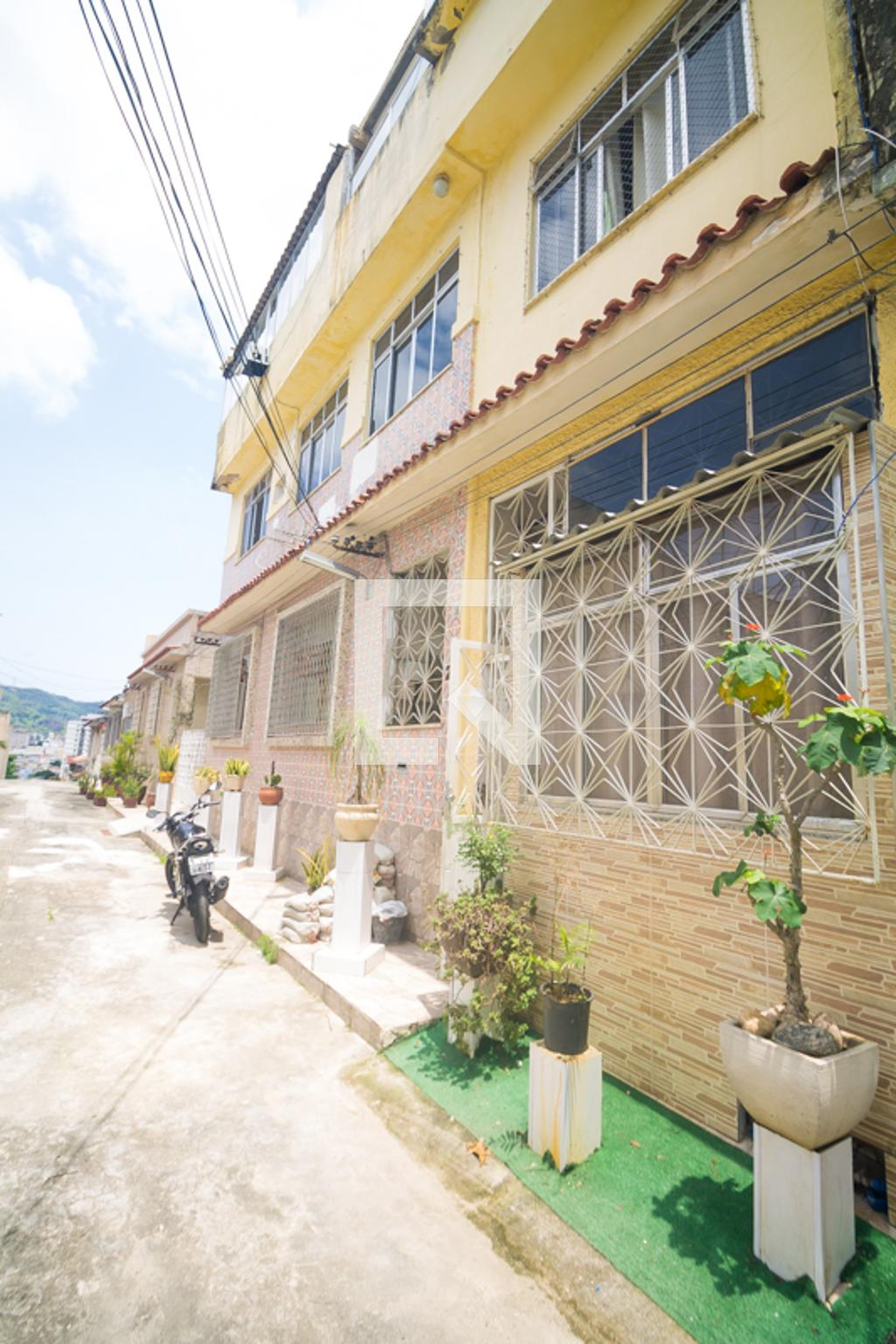 Fachada Condomínio em Rua Cristóvão Colombo, 181