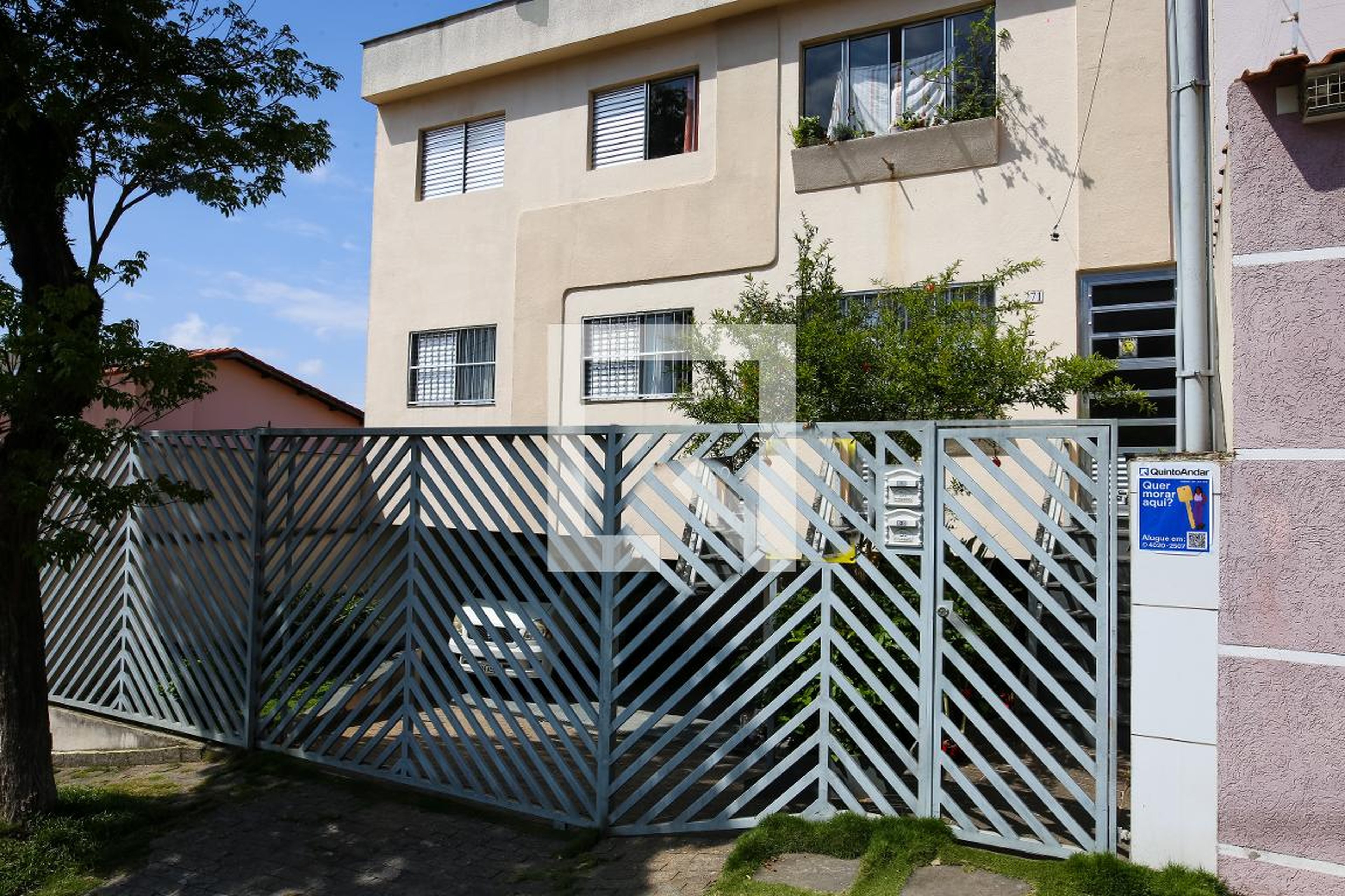 Fachada Condomínio em Rua Alexandria, 271