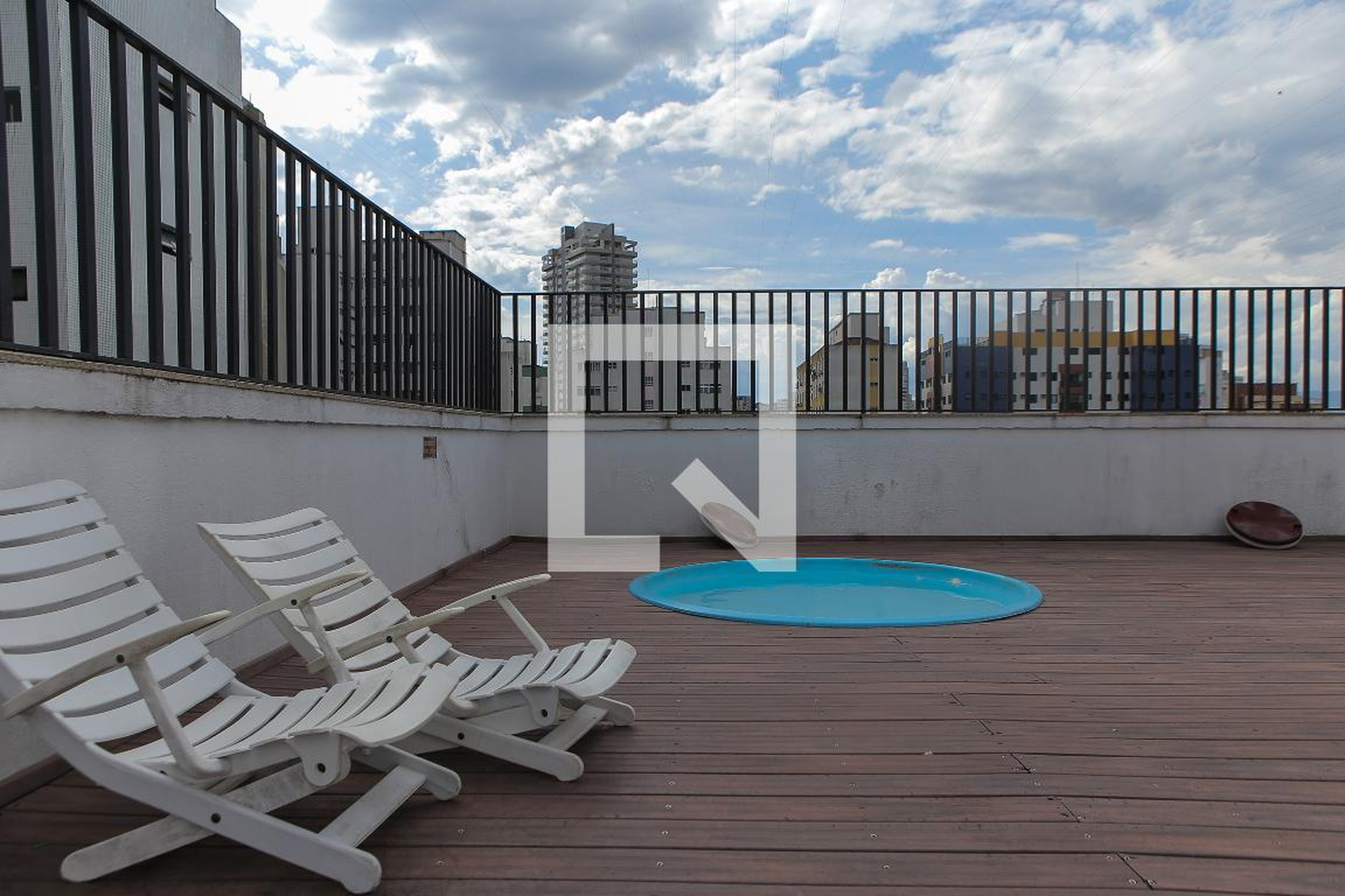 Piscina - Edifício Villa Doro