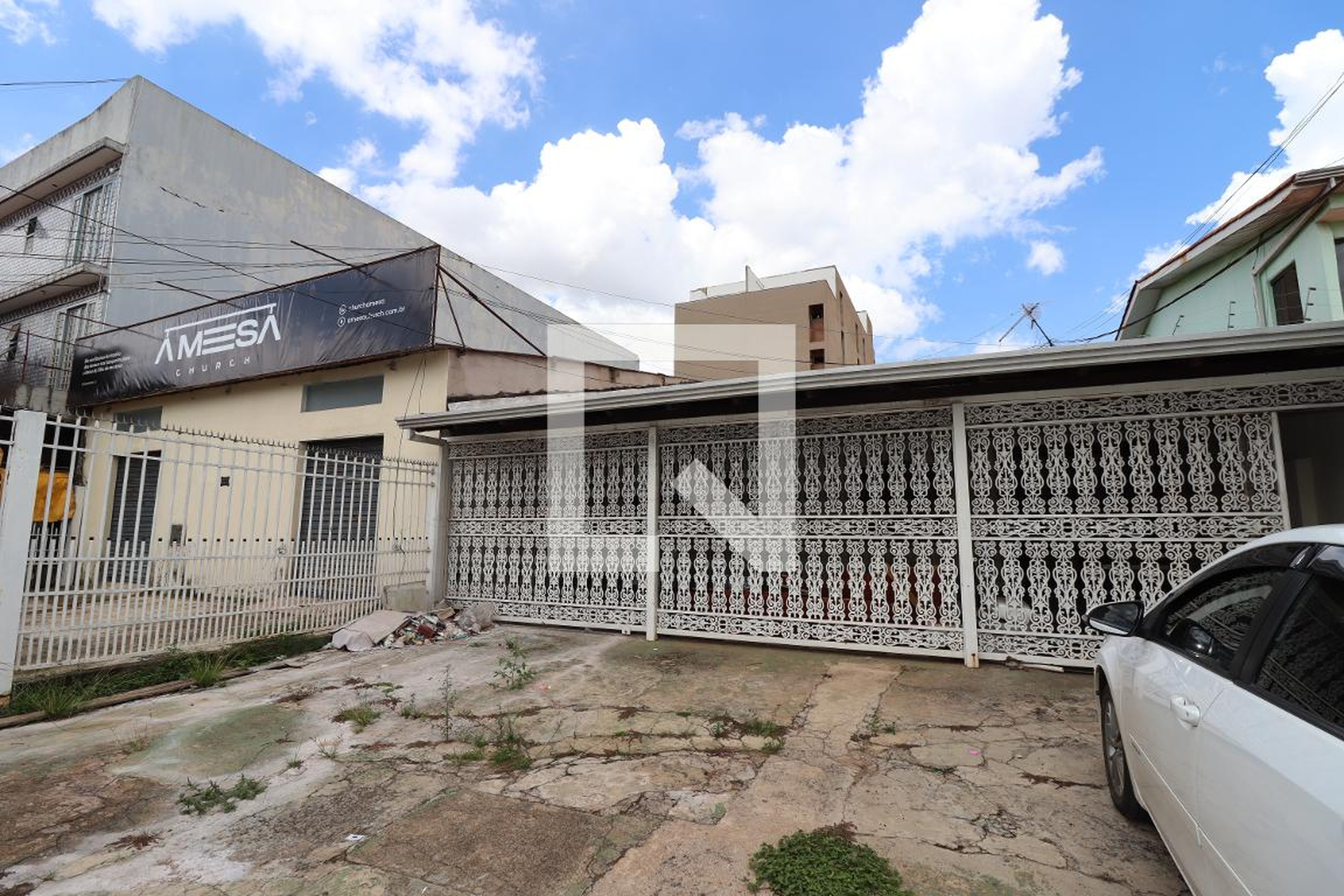 Fachada Condomínio em Qse 9, 3