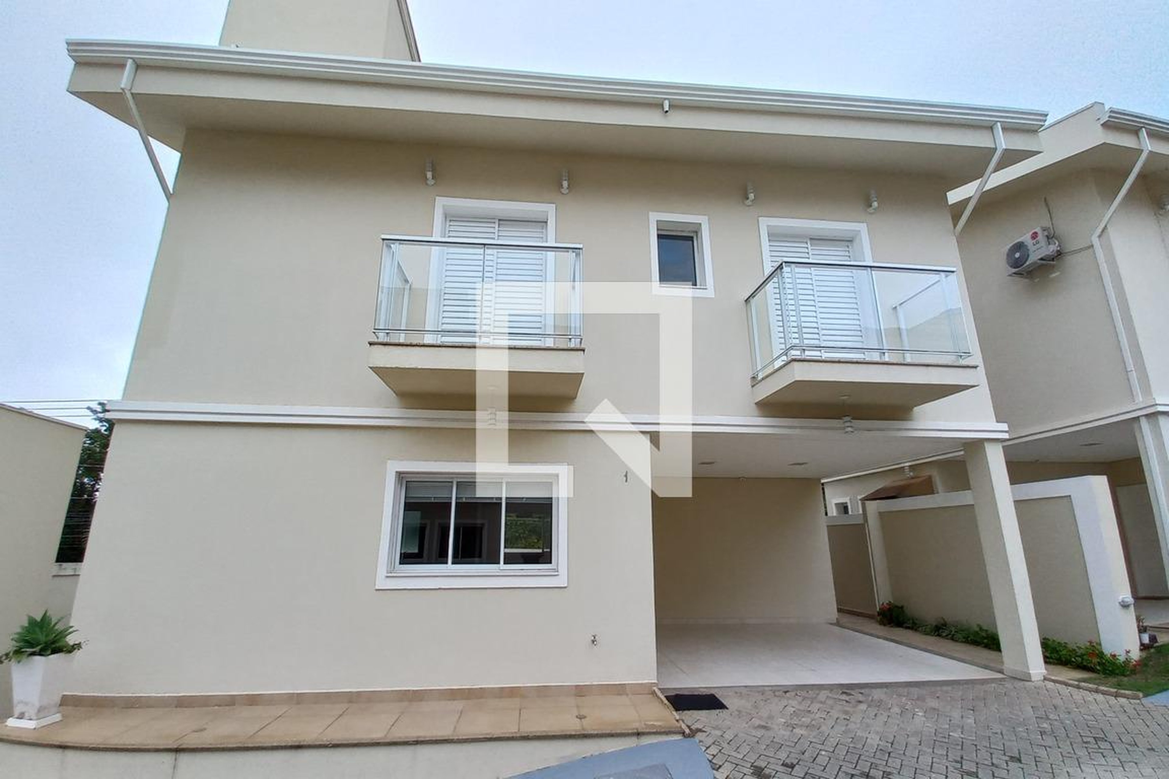 Fachada do Prédio Condomínio em Avenida Imperatriz Dona Tereza Cristina, 41