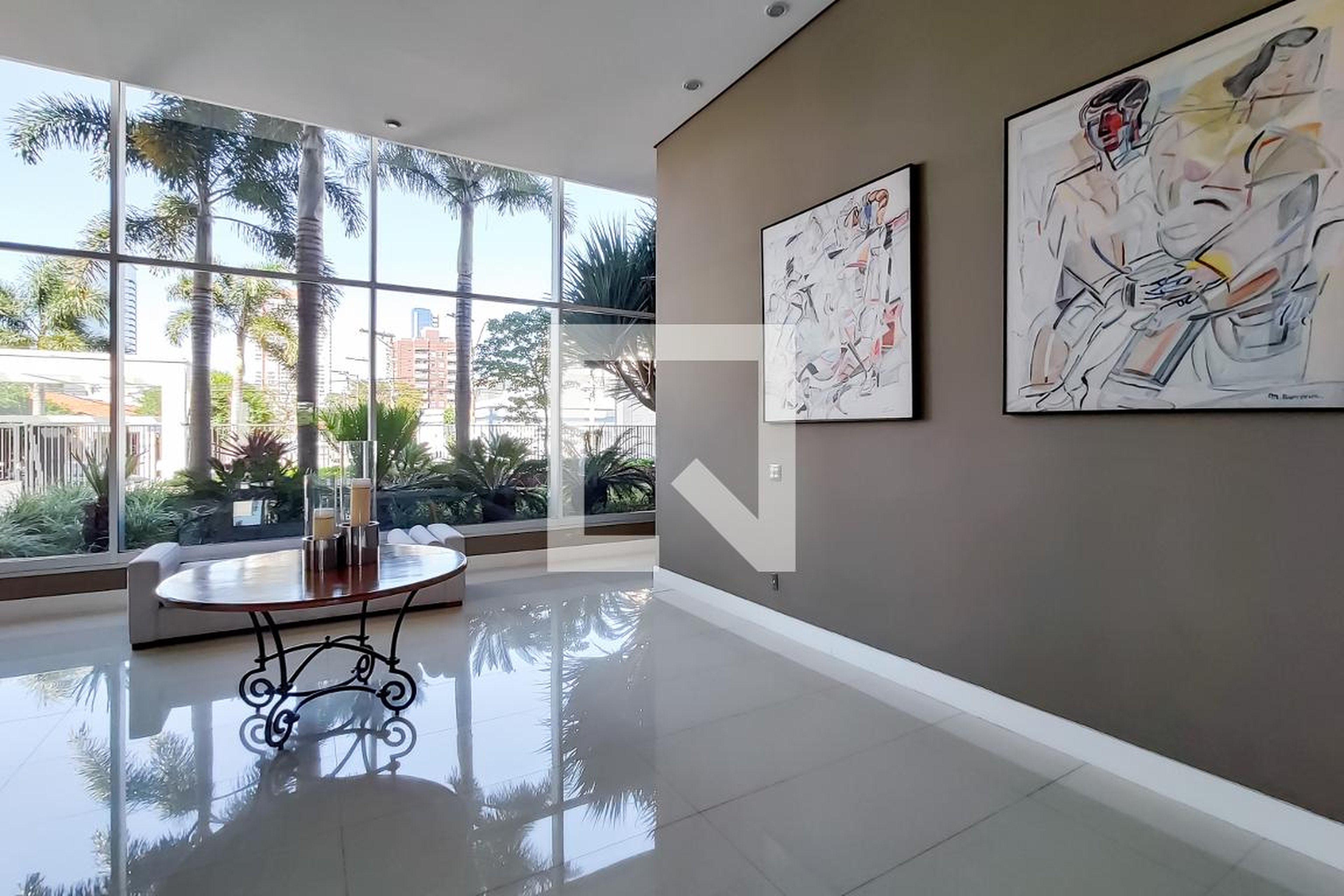 Hall Entrada - Penntower Brooklin