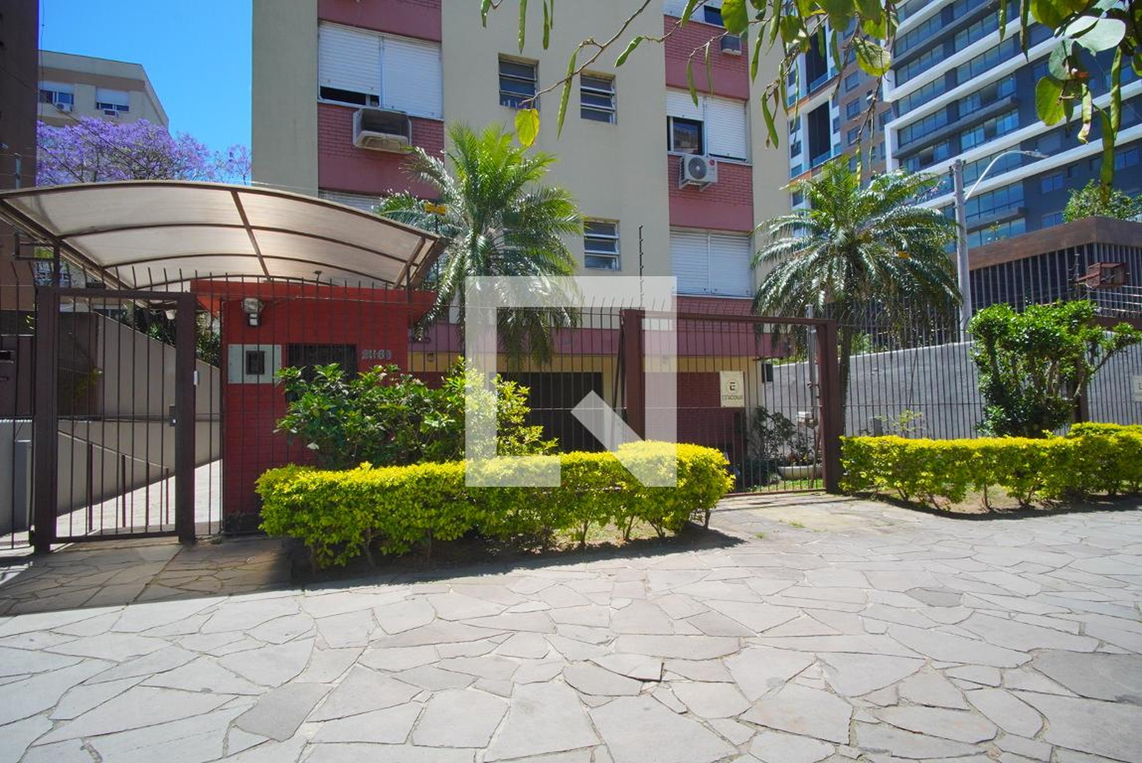 Fachada Condomínio em Rua Anita Garibaldi, 1260