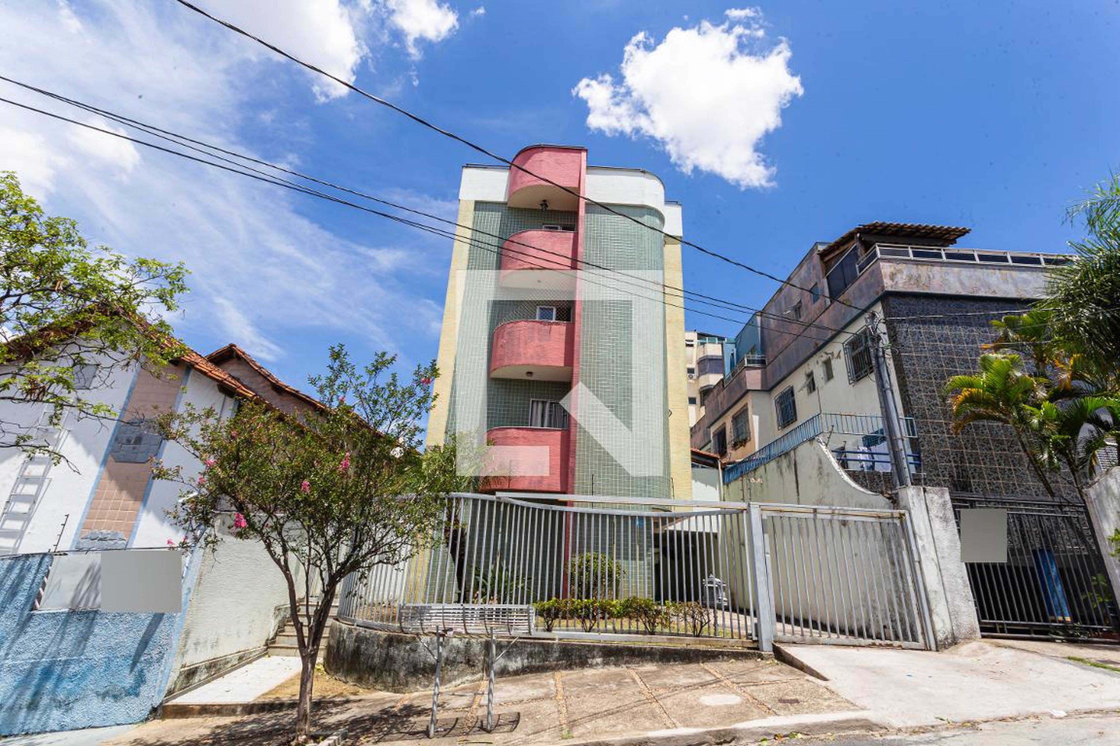 Fachada Condomínio em Rua Cláudio Gomes de Souza, 110