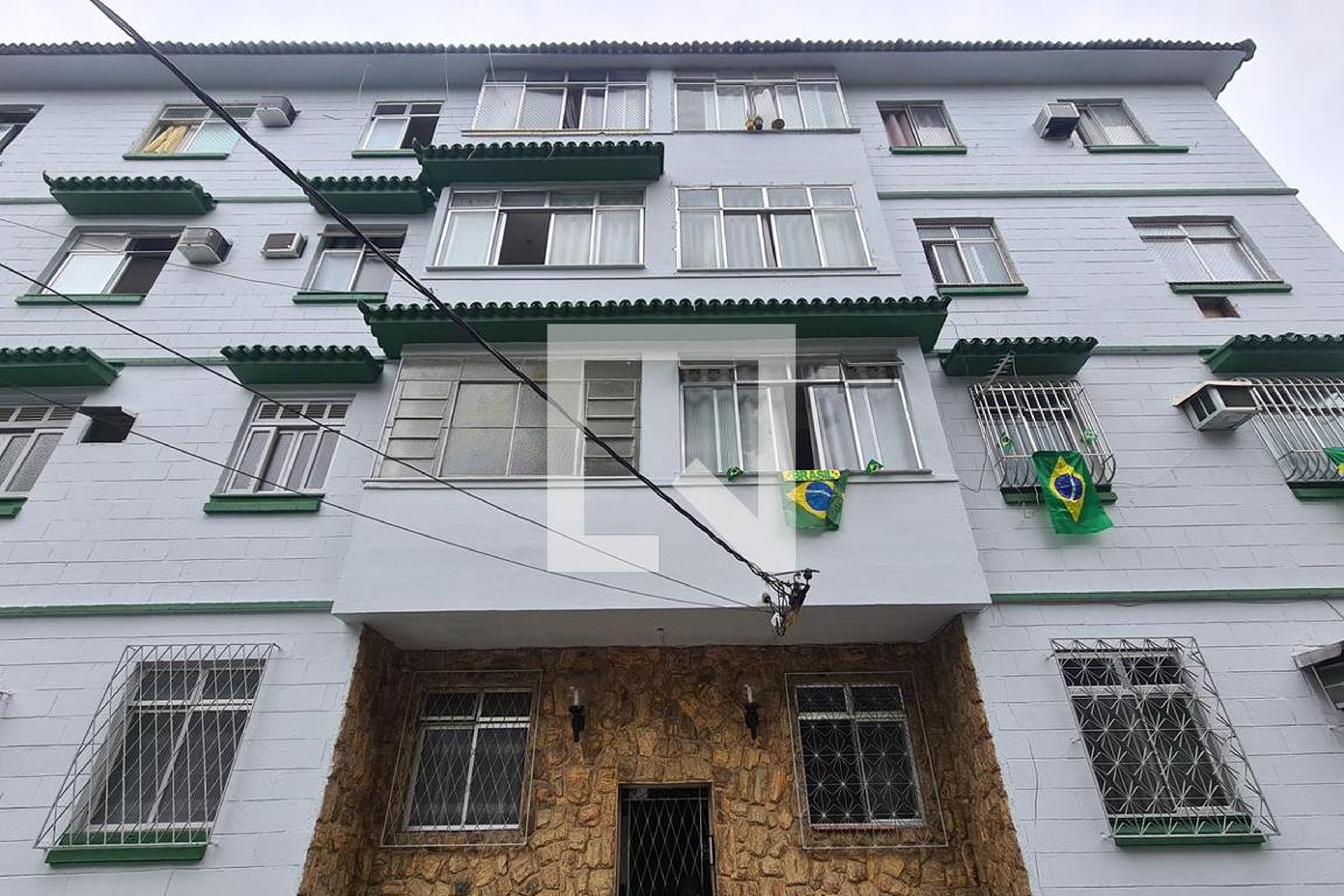 Fachada Condomínio em Rua Alberto Mendes Júnior, 63