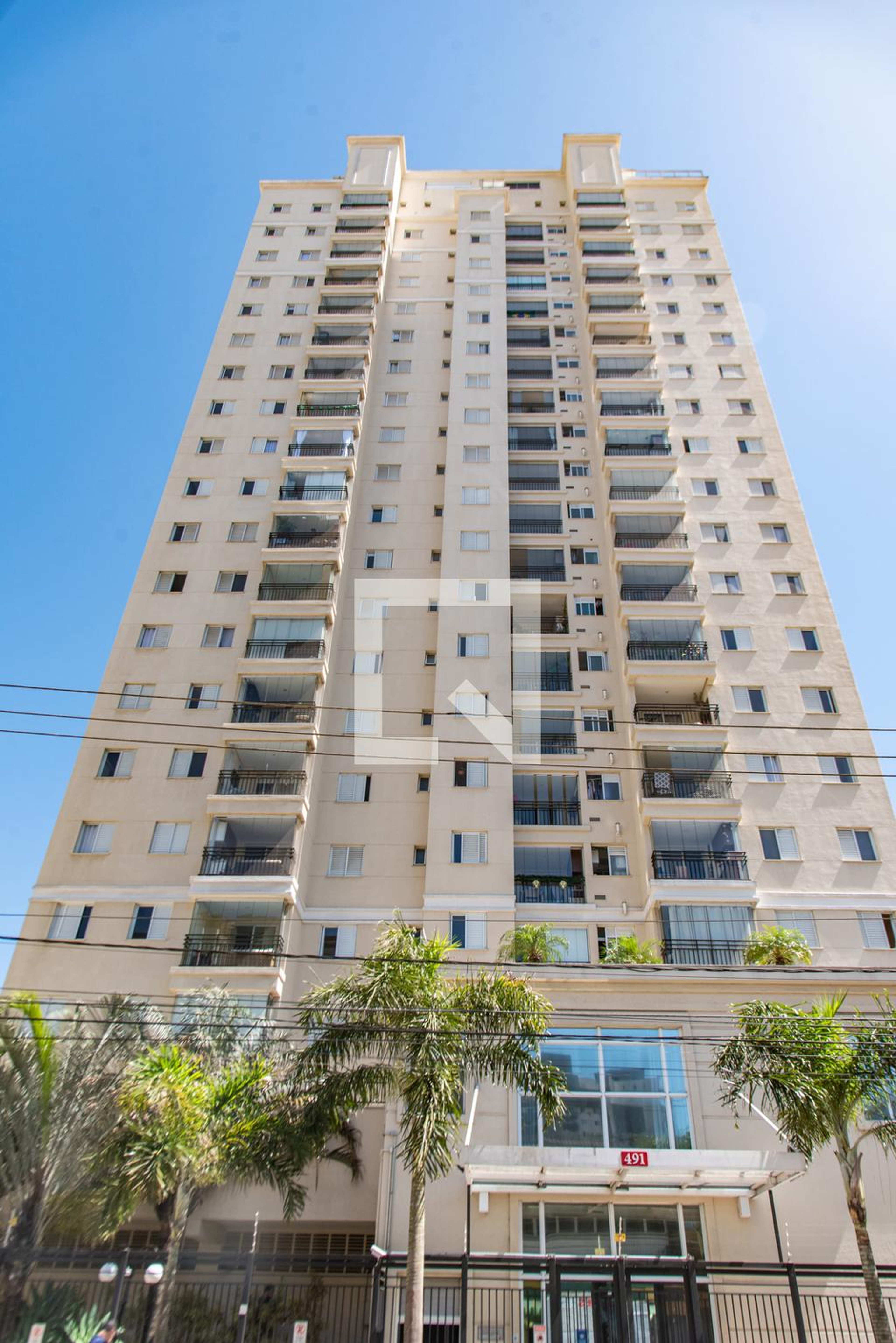 Fachada Condomínio em Rua Mariano Procópio, 491