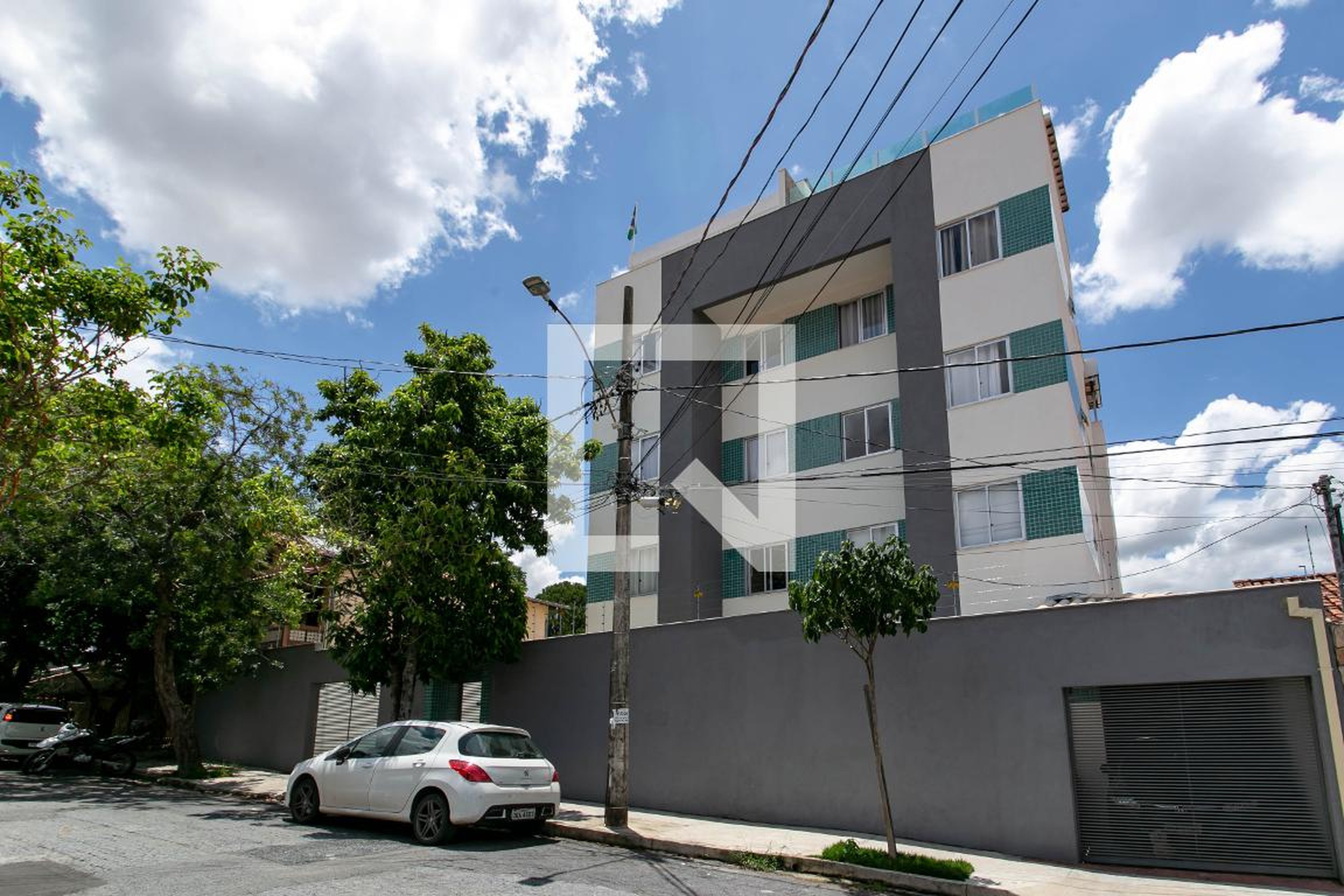 Fachada Condomínio em Rua Santa Maria Bertilla, 38