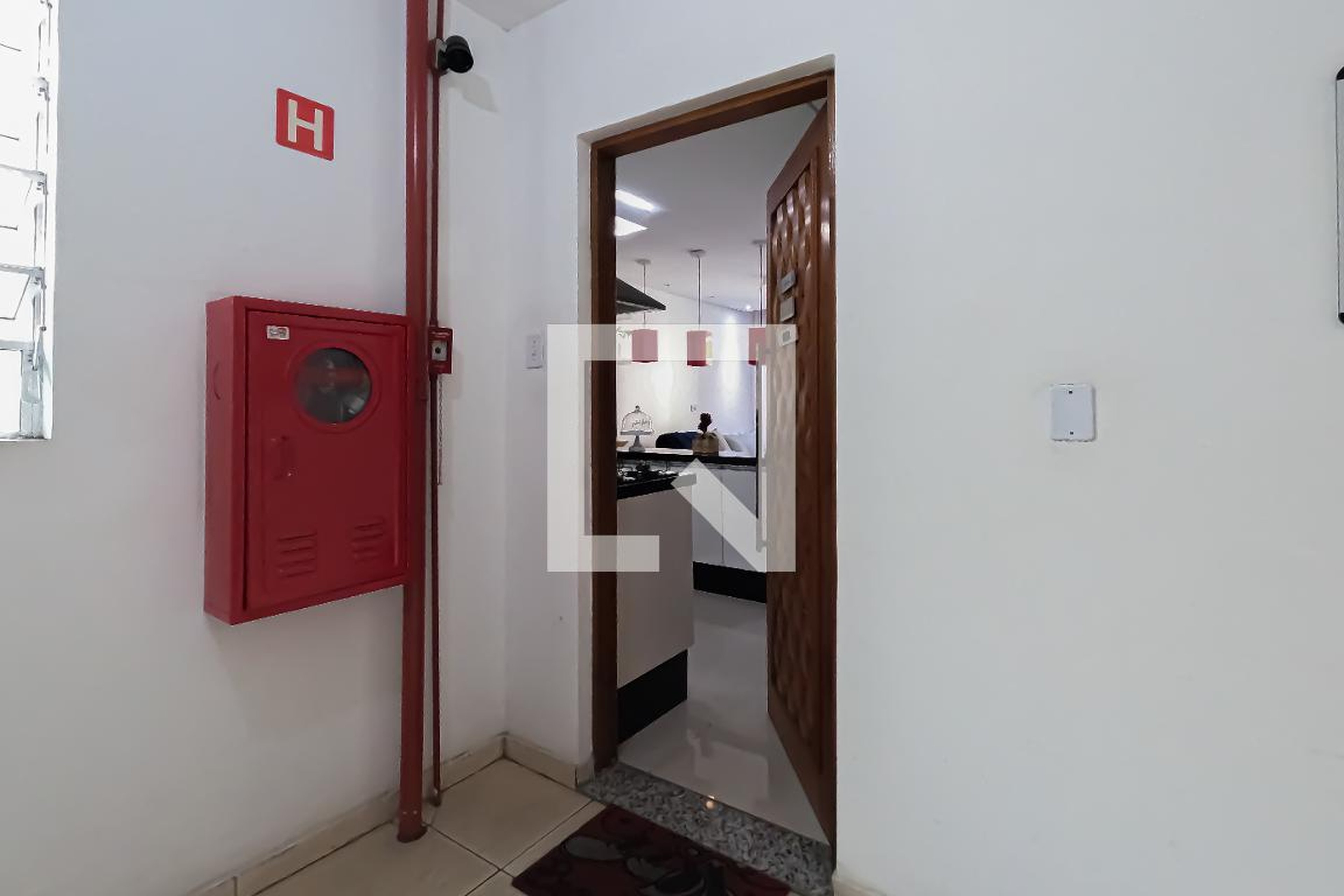 Entrada Condomínio em Rua Tijucas do Sul, 26