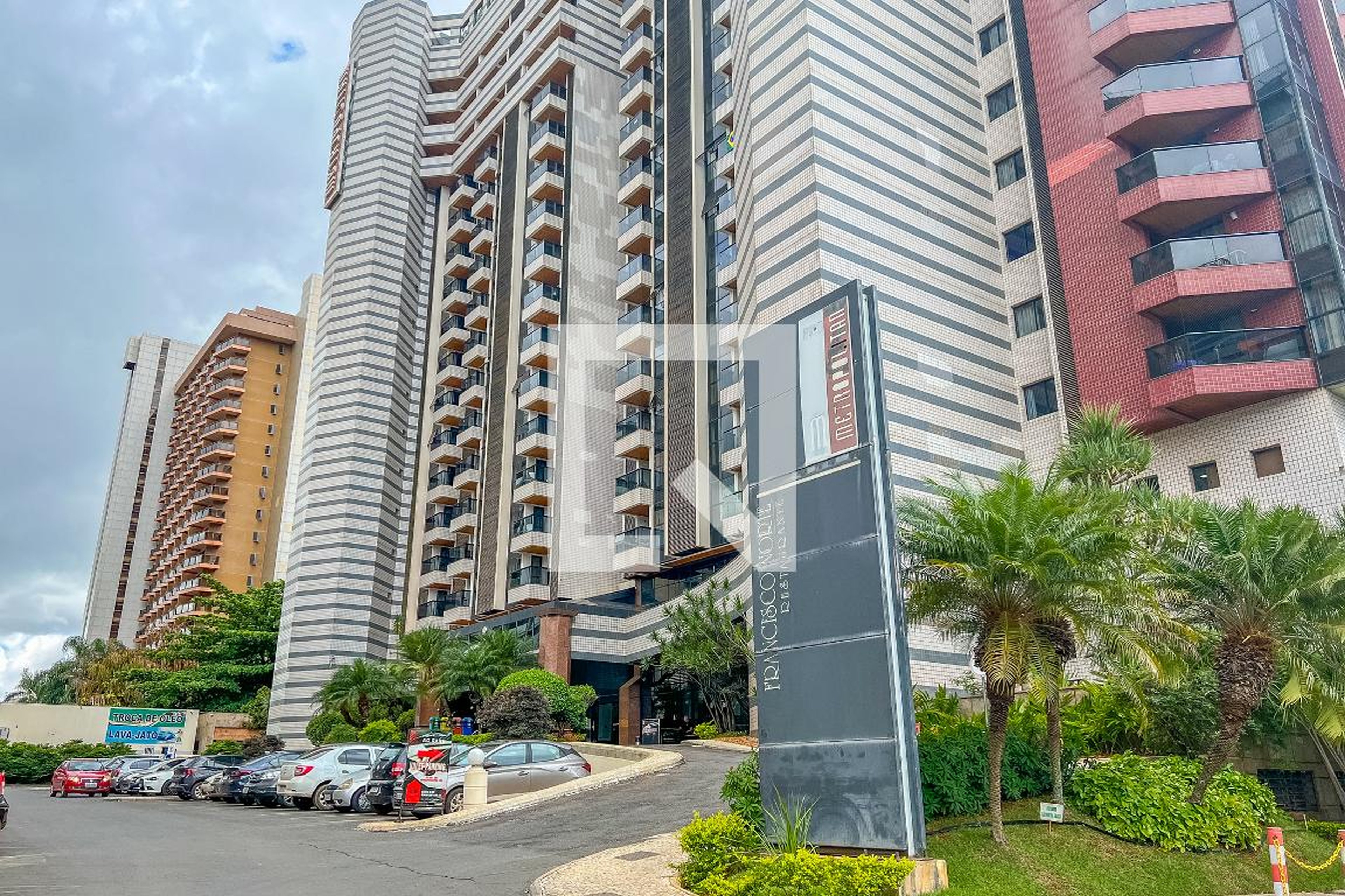 Fachada do Prédio Condomínio Metropolitan