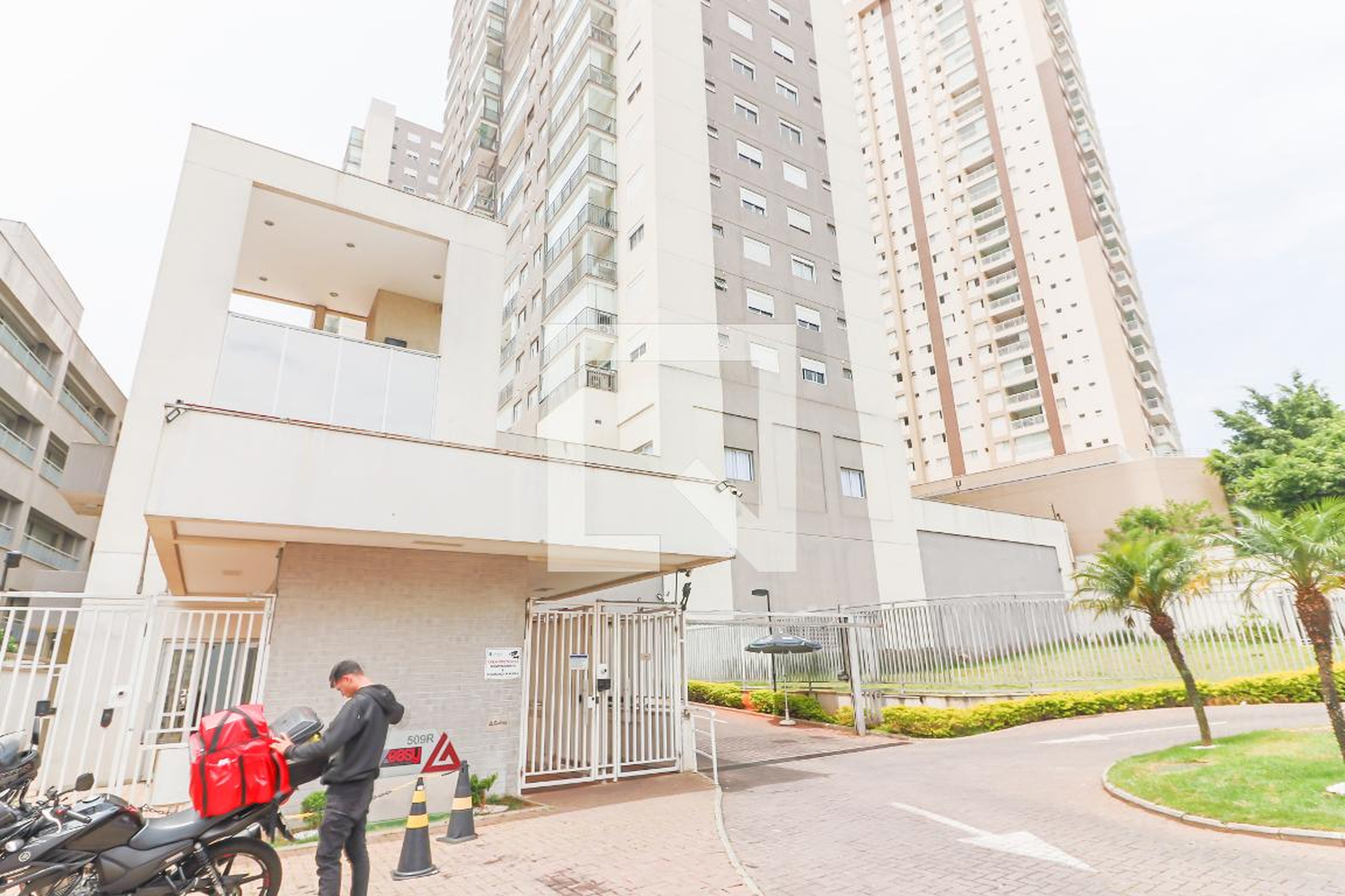 Fachada Condomínio em Avenida Engenheiro Heitor Antônio Eiras Garcia, 150