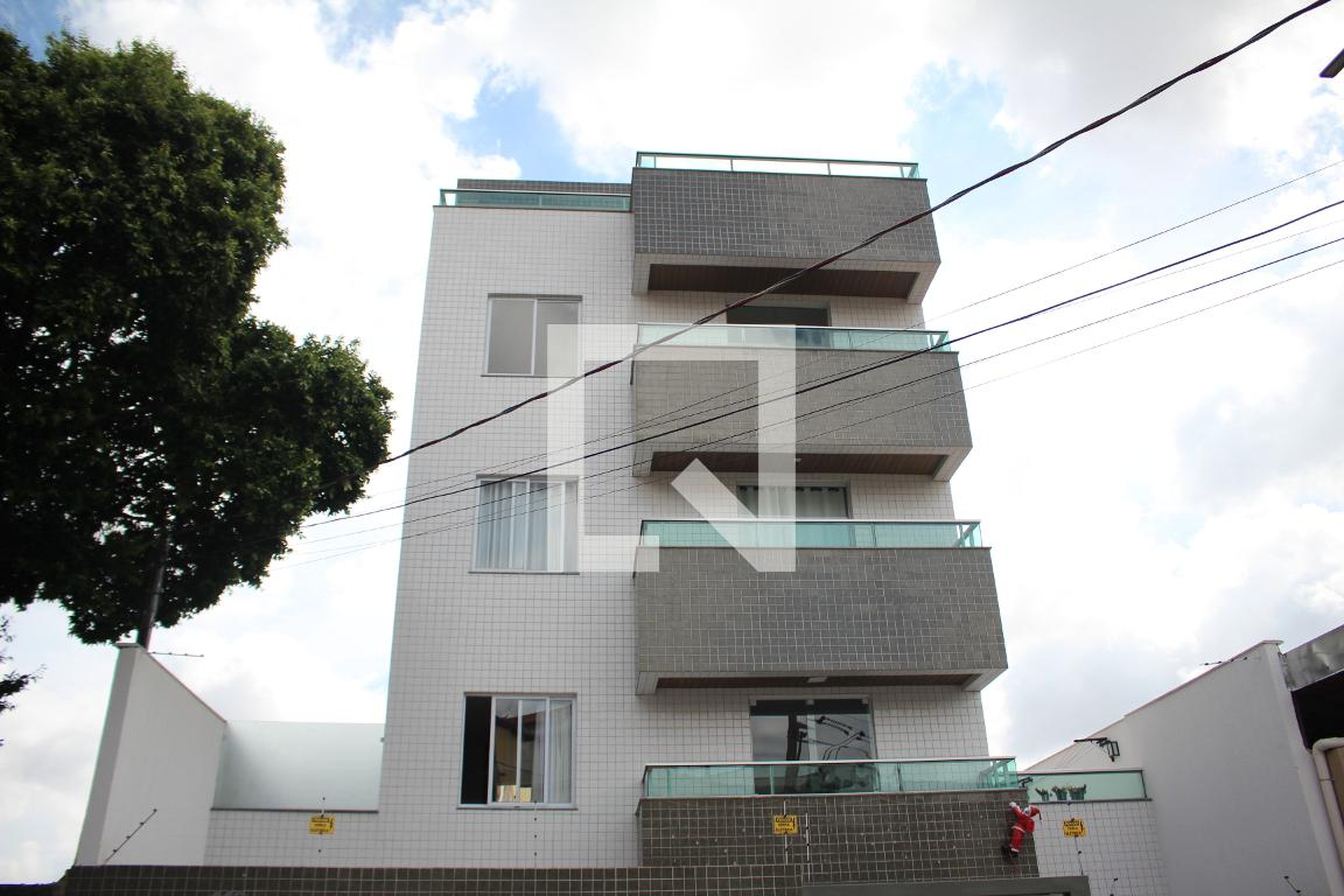 Fachada Condomínio em Rua Maria da Conceição Hilário, 110