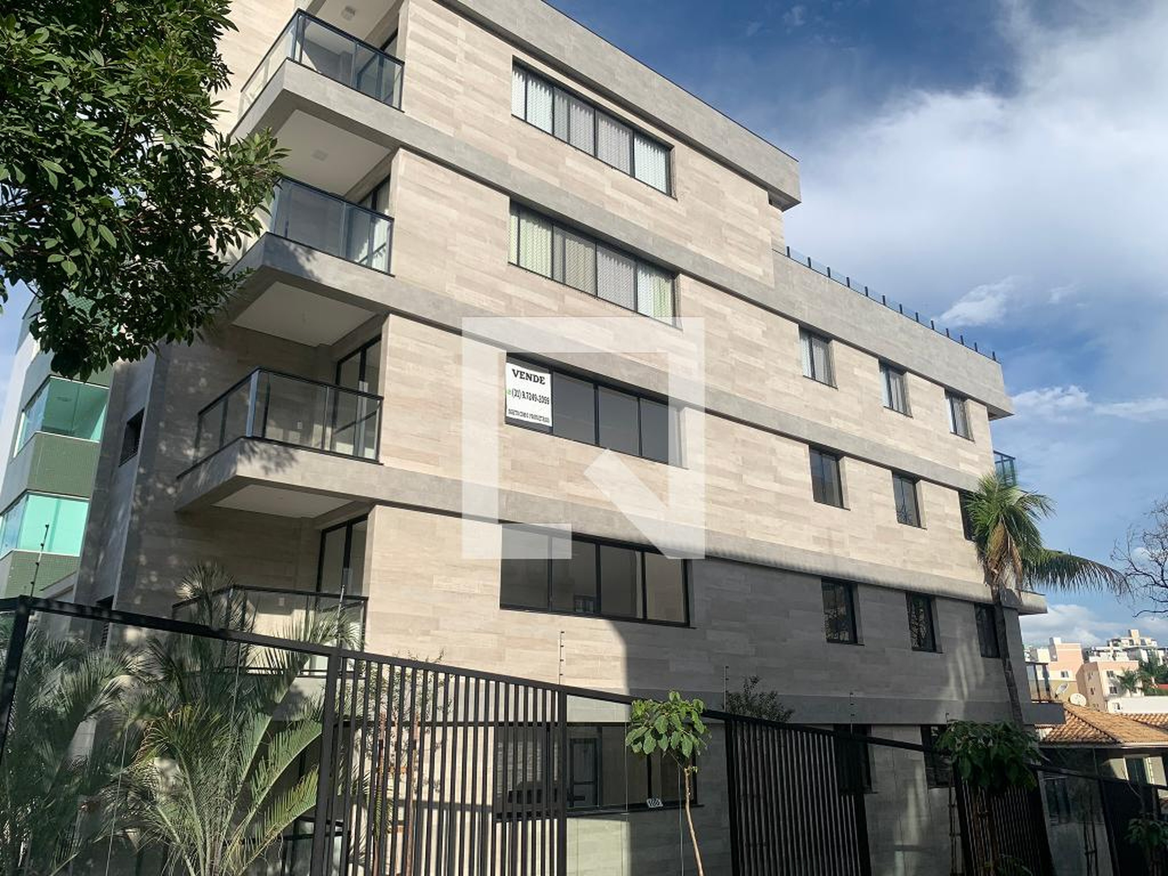 Fachada Condomínio em Rua Maestro Francisco Flôres, 225