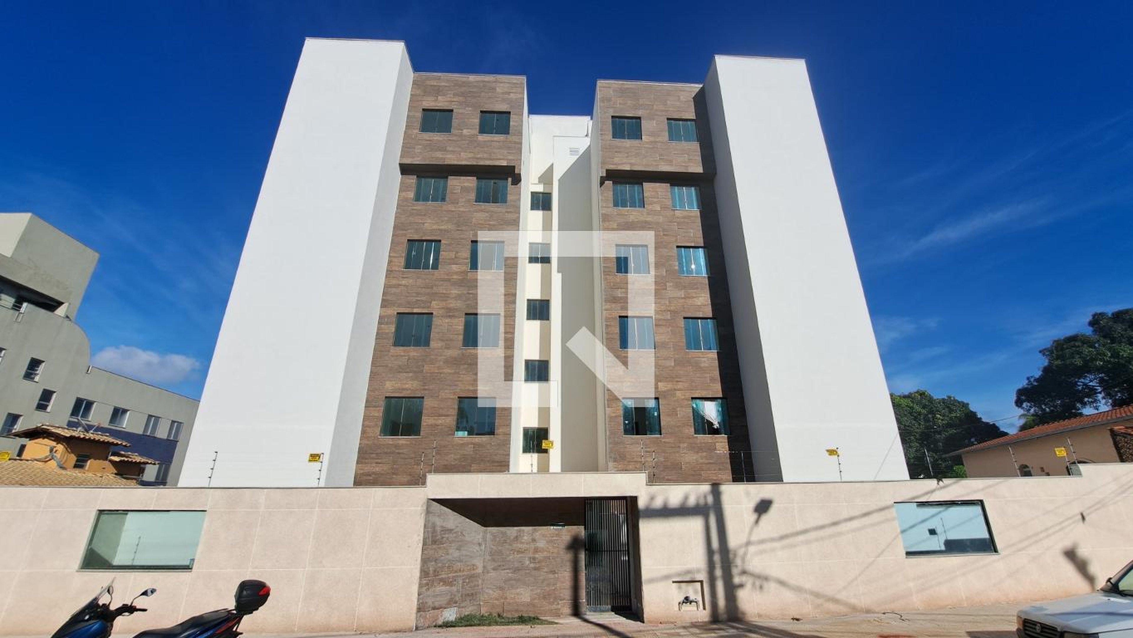 Fachada Condomínio em Rua Augusto Moreira, 735