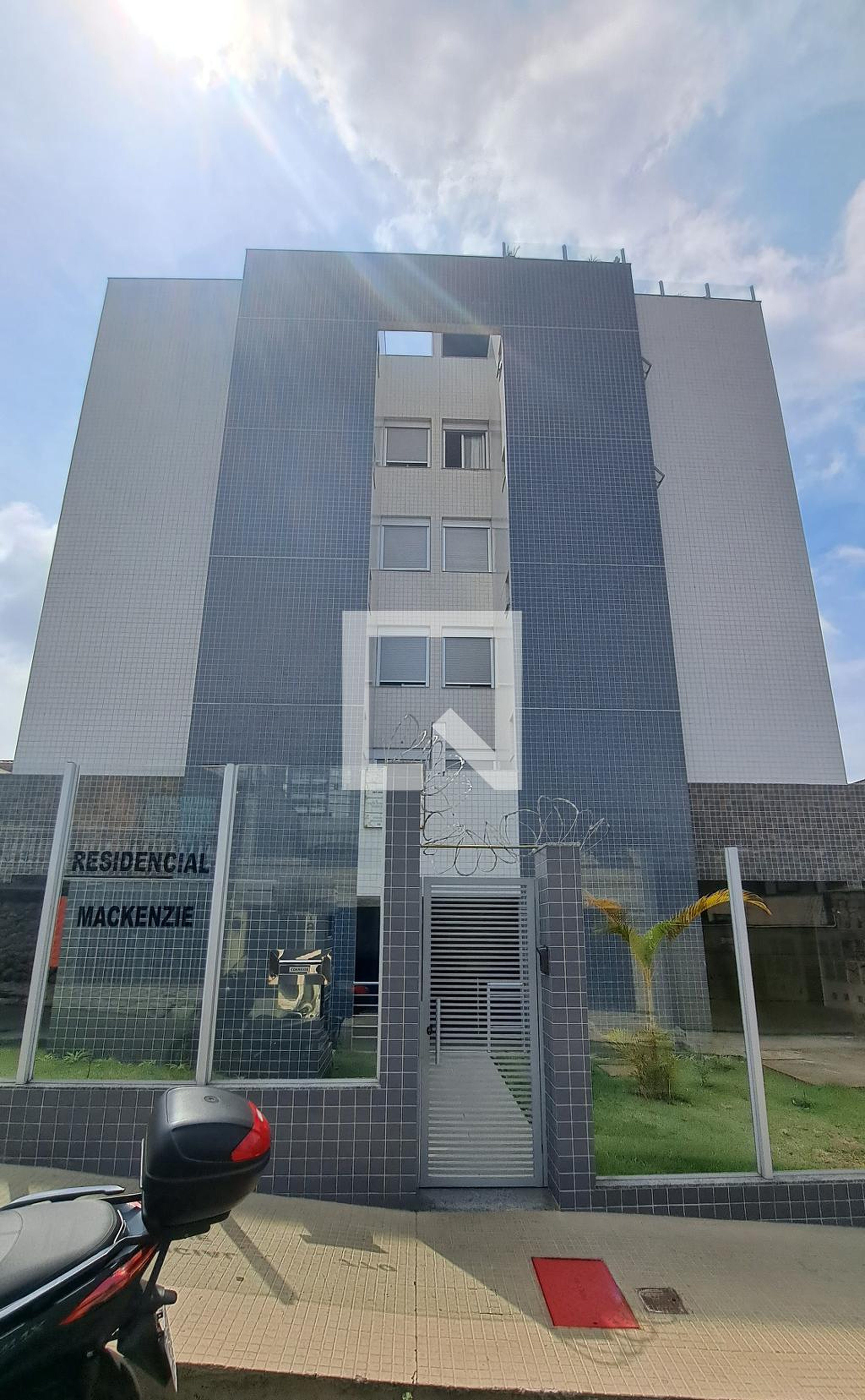 Fachada Condomínio em Rua Francisco Bicalho, 770