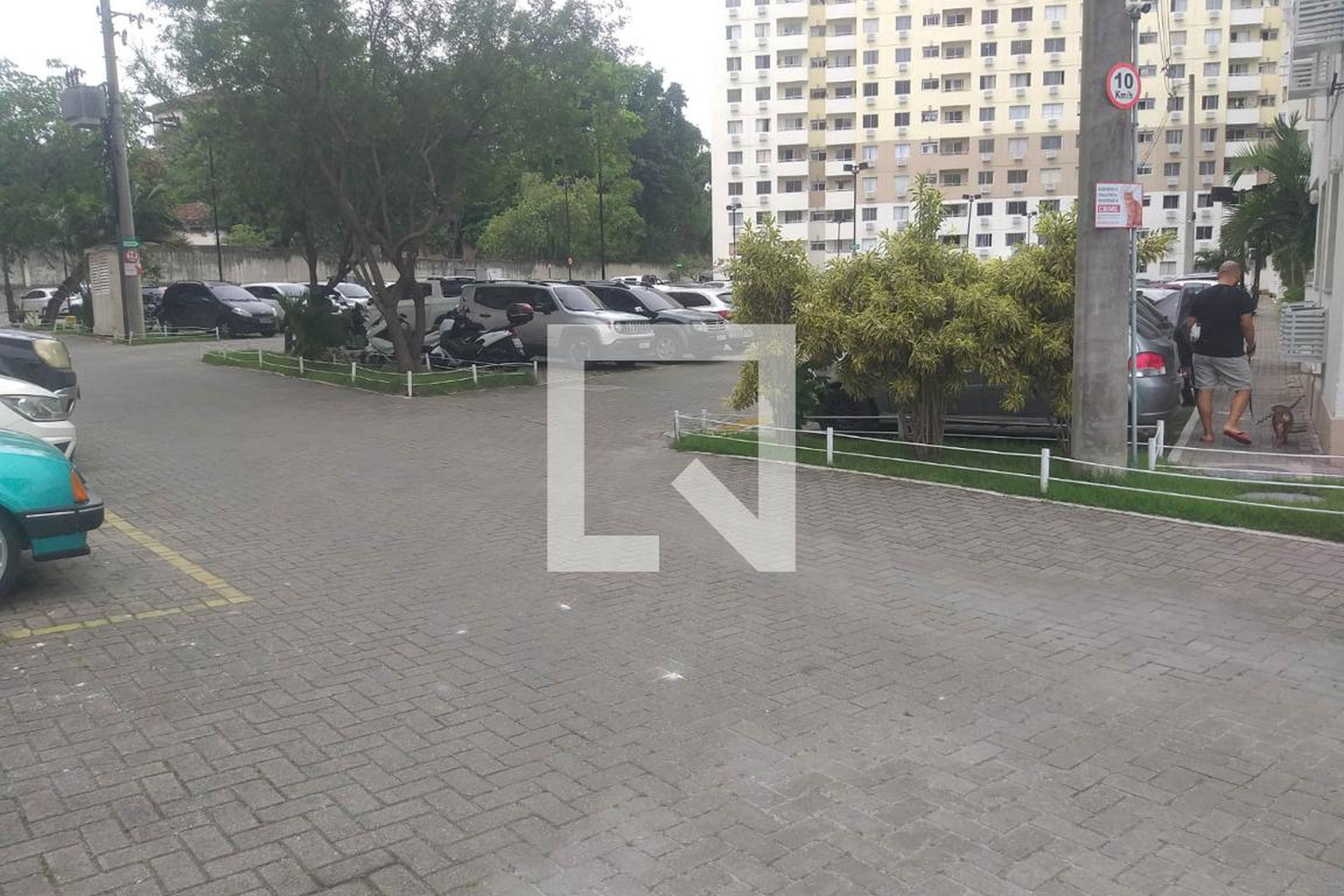 Entrada Condomínio em Avenida Doutor Manoel Teles, 3