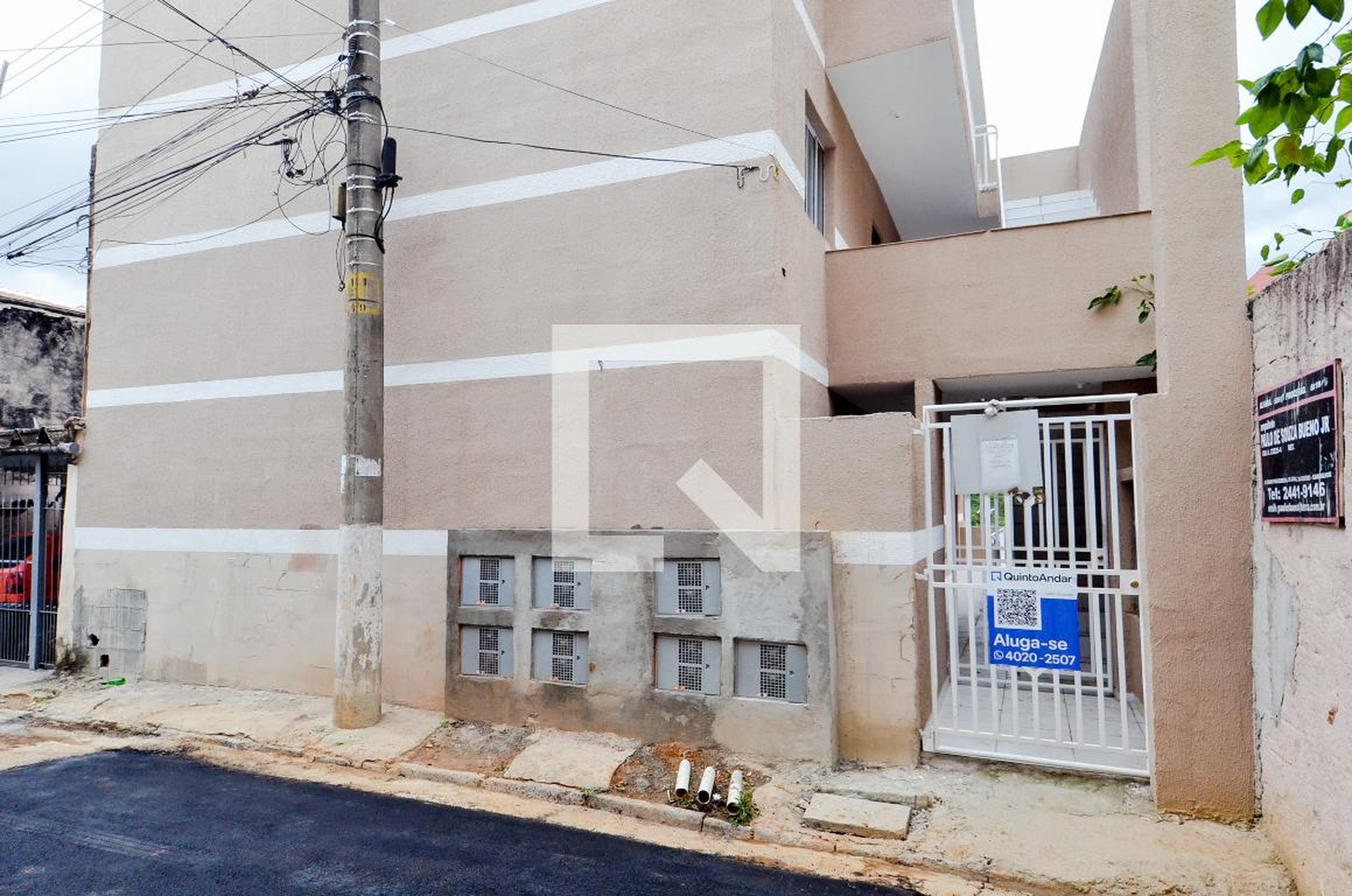 Fachada do Prédio Condomínio em Rua Ugo Cingano, 35