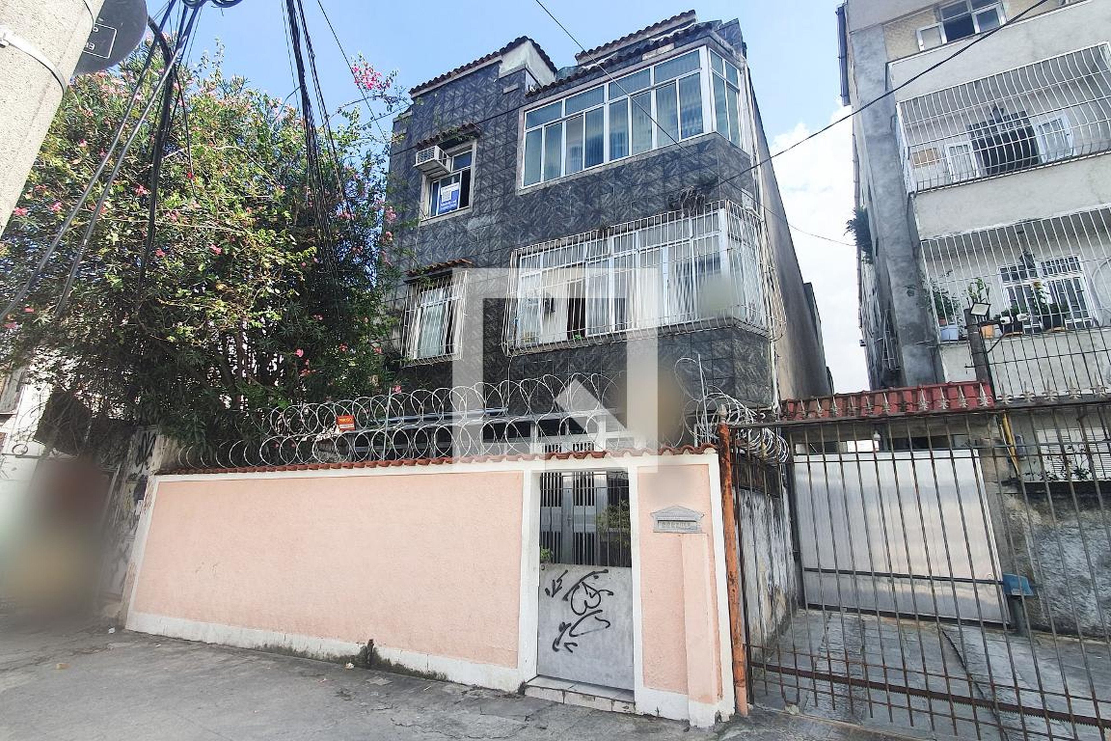 Fachada Condomínio em Rua Carolina Machado, 572