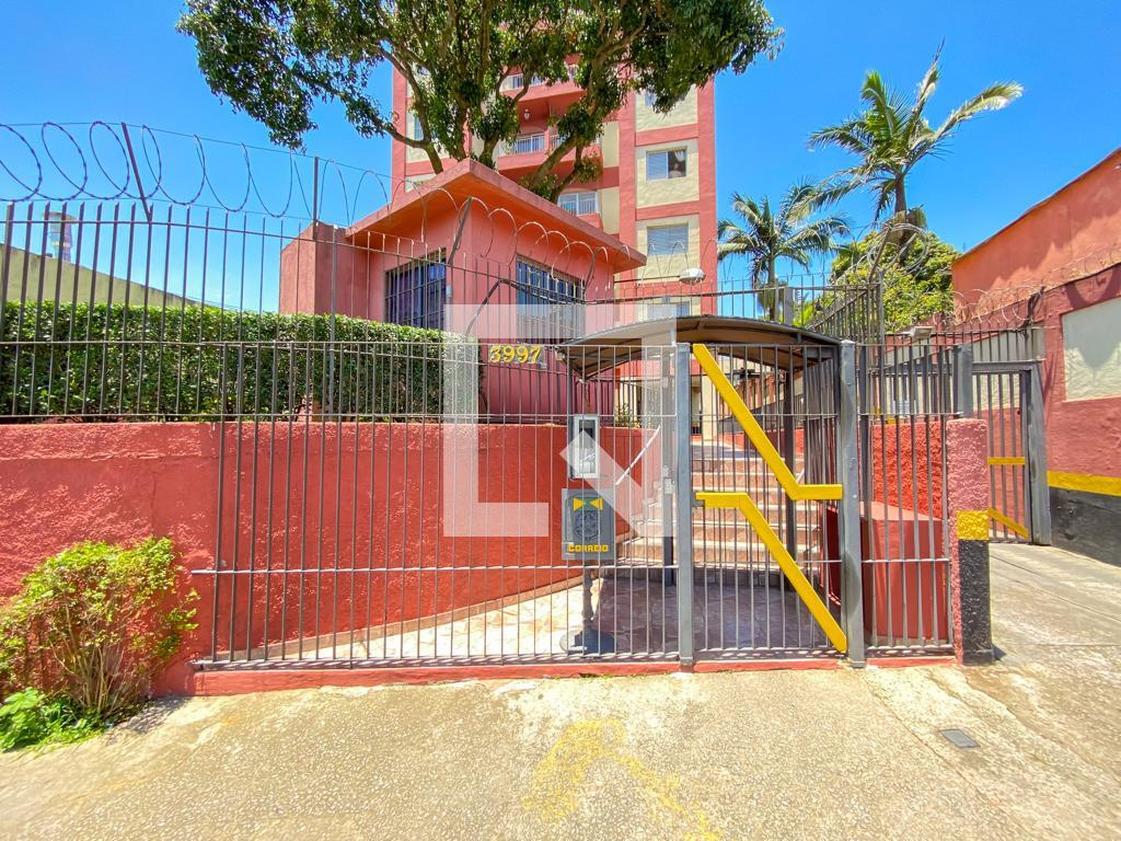 Fachada do Condomínio Condomínio em Avenida Nossa Senhora do Sabará, 23