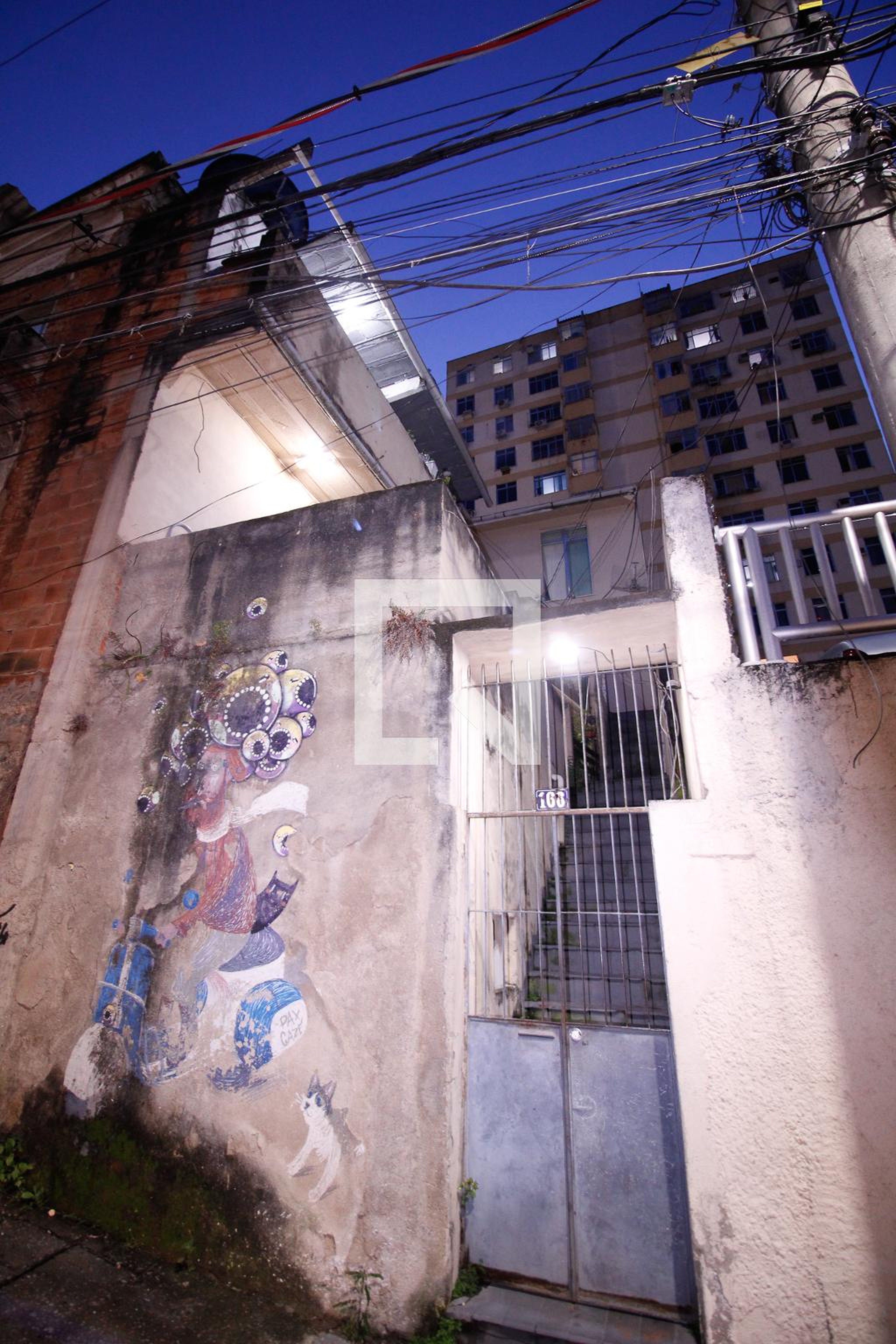 Fachada Condomínio em Rua André Cavalcanti, 166
