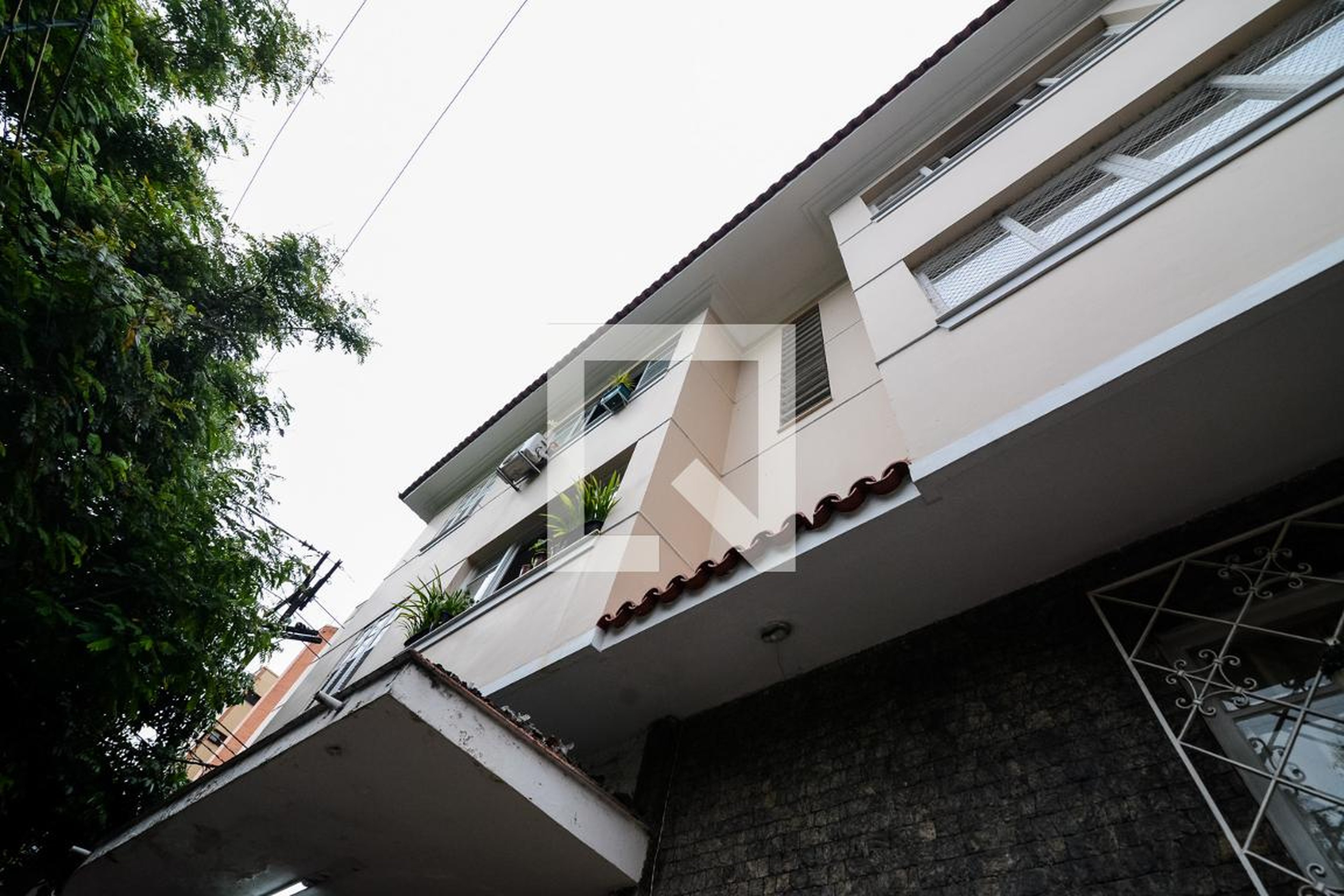 Fachada Condomínio em Rua Ambrosina, 100