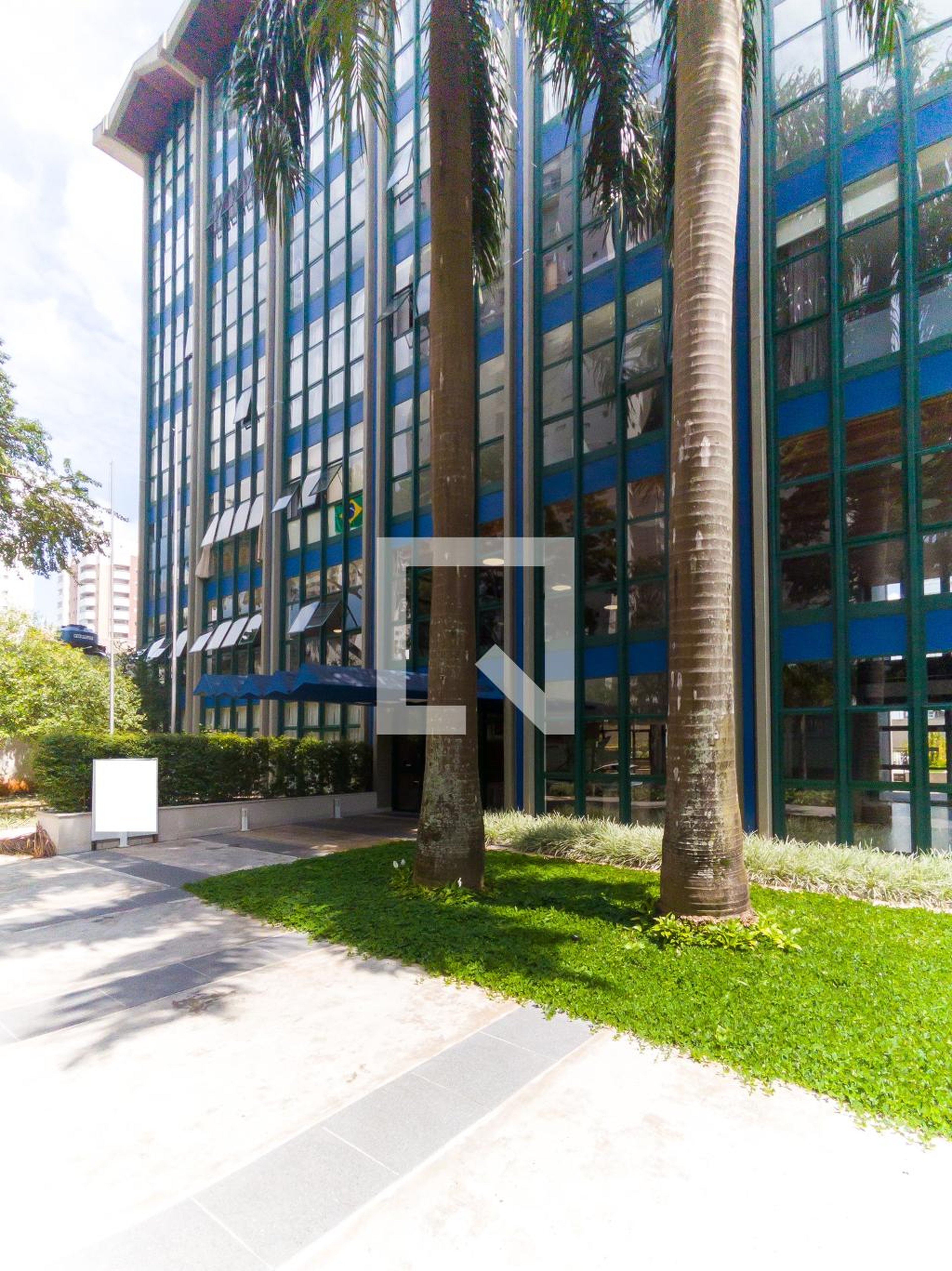 Fachada Condomínio em Rua Coriolano, 570