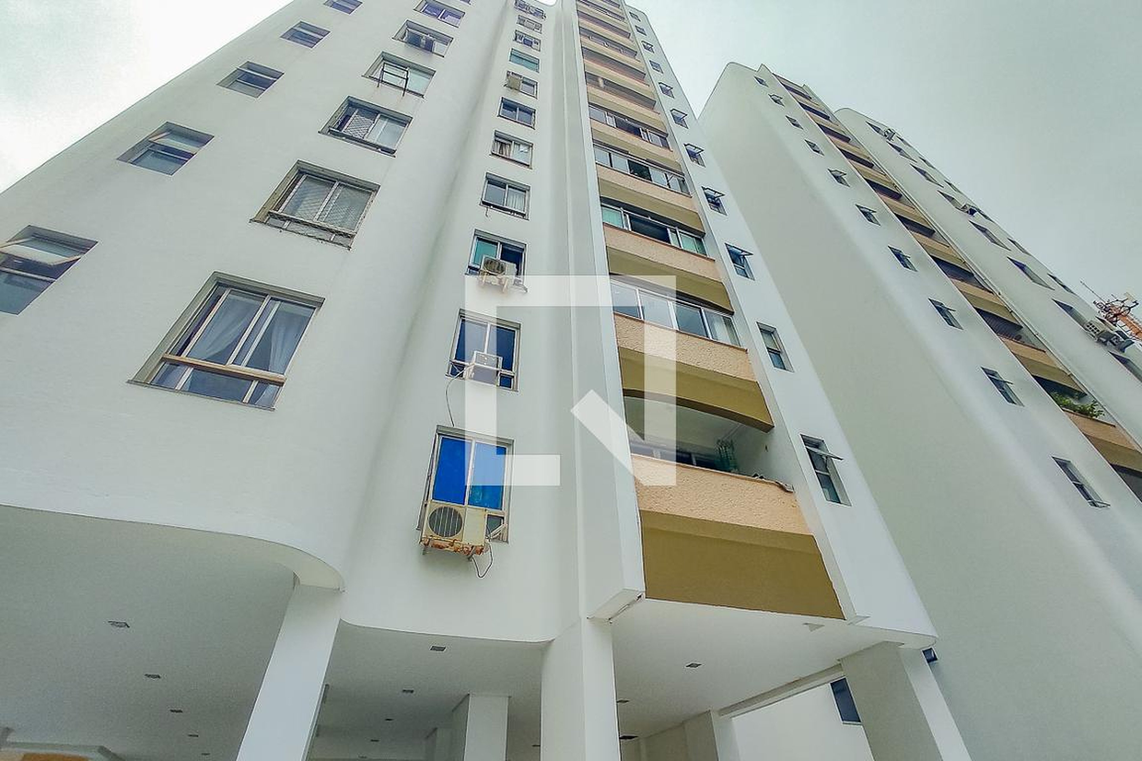 Fachada do Condomínio Condomínio Panther