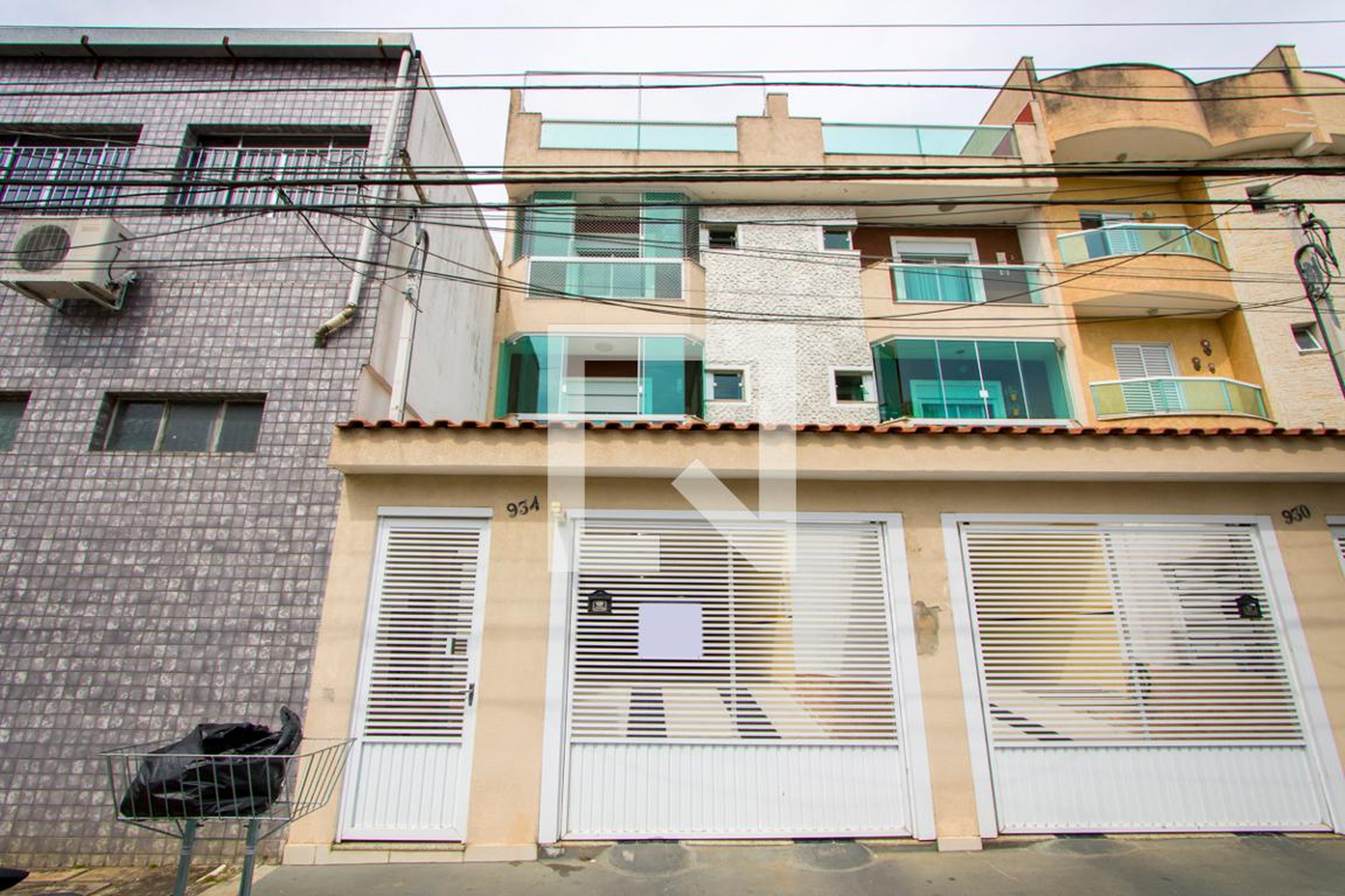 Fachada Condomínio em Rua Clélia, 934