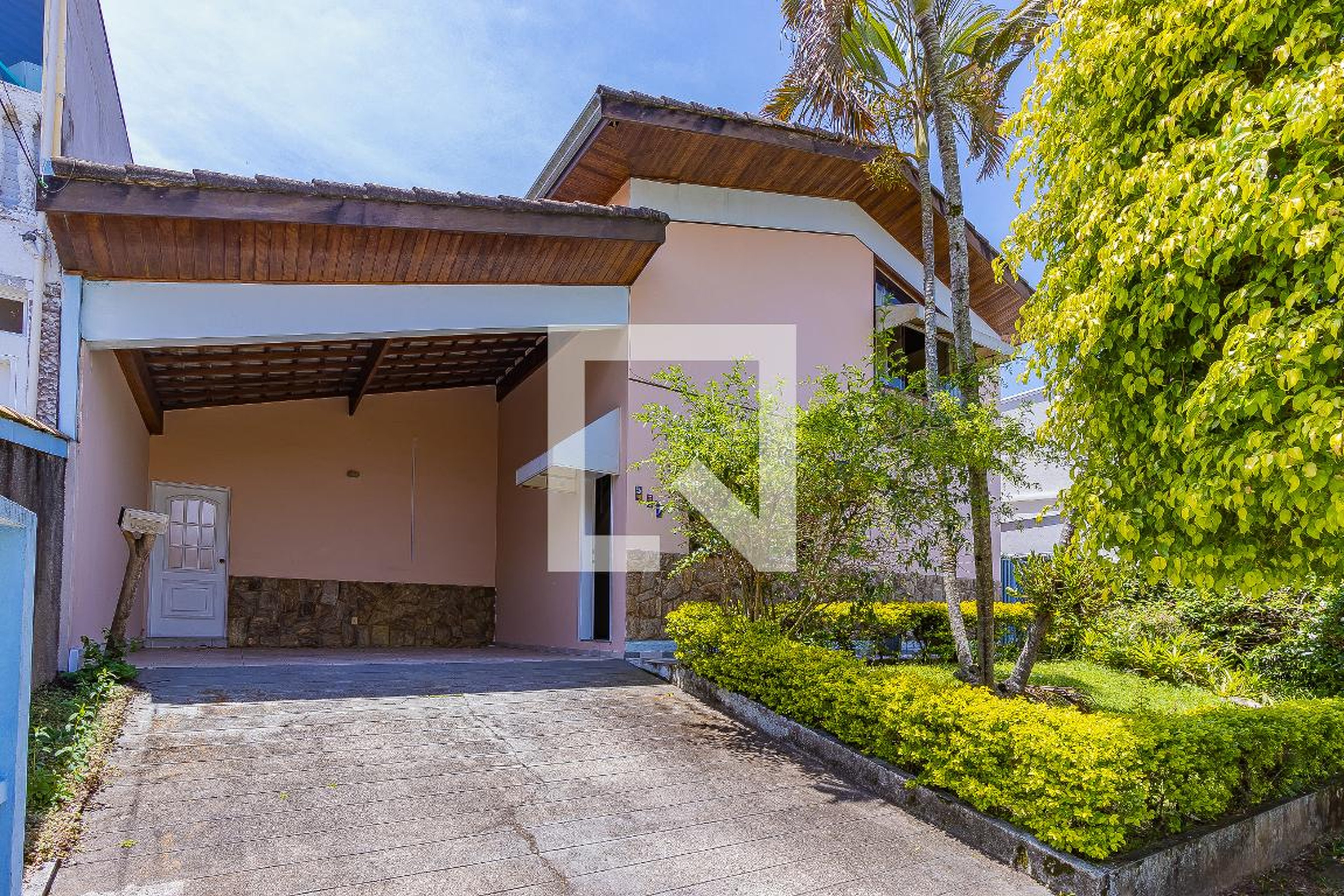 Fachada Condomínio em Rua Piedade Martins Pereira, 597