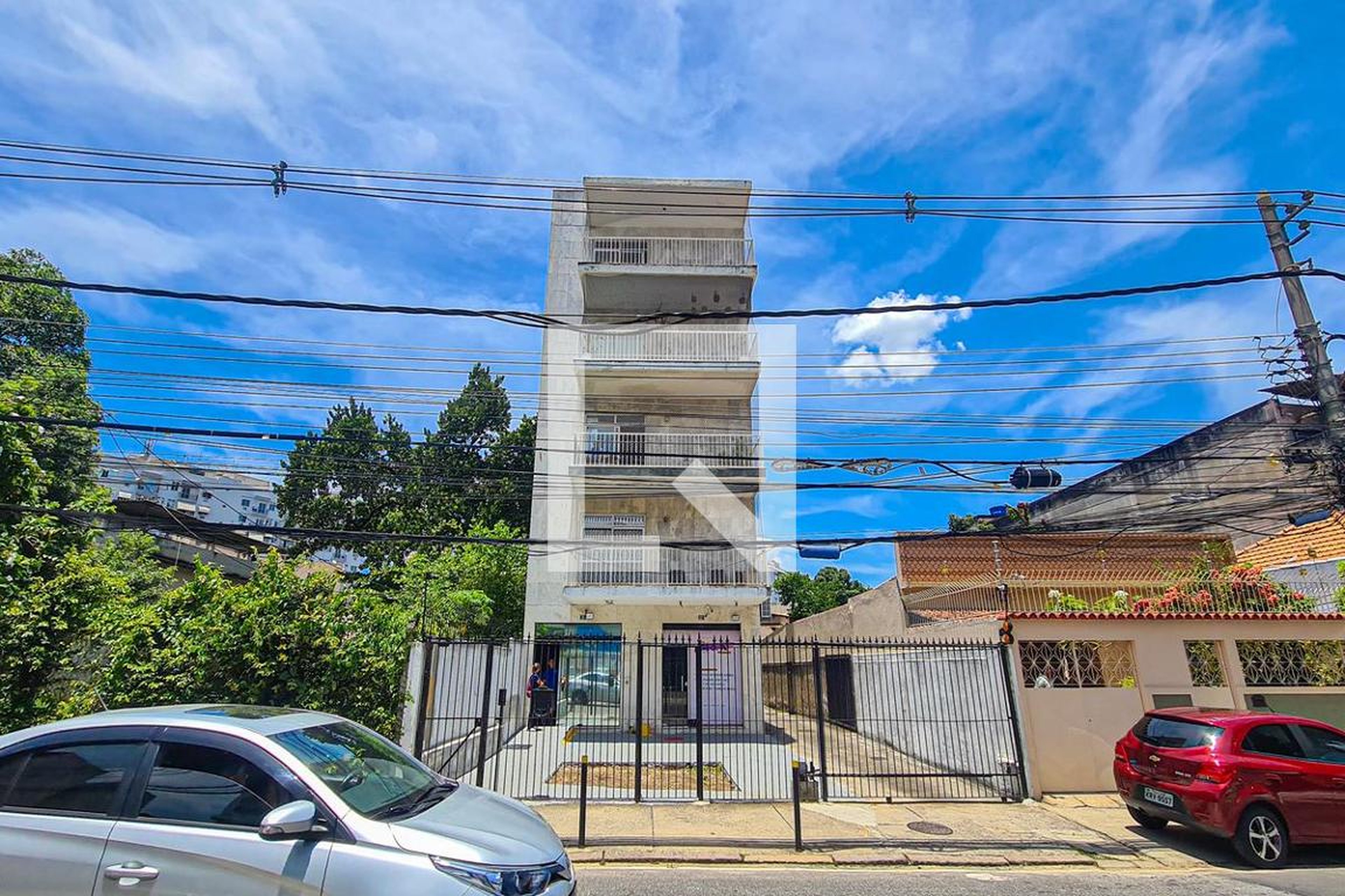 Fachada Condomínio em Rua Cirne Maia, 23