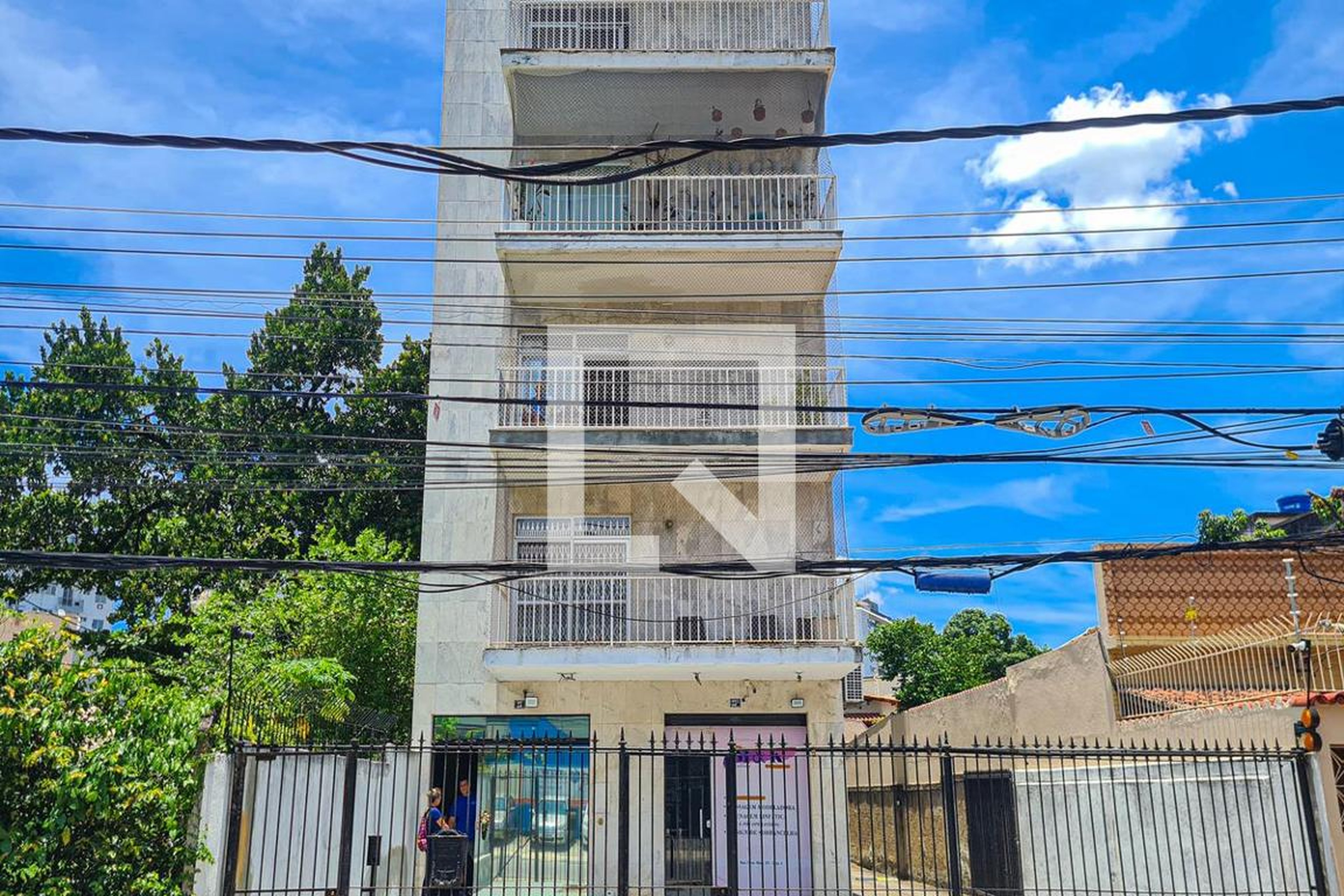 Fachada Condomínio em Rua Cirne Maia, 23