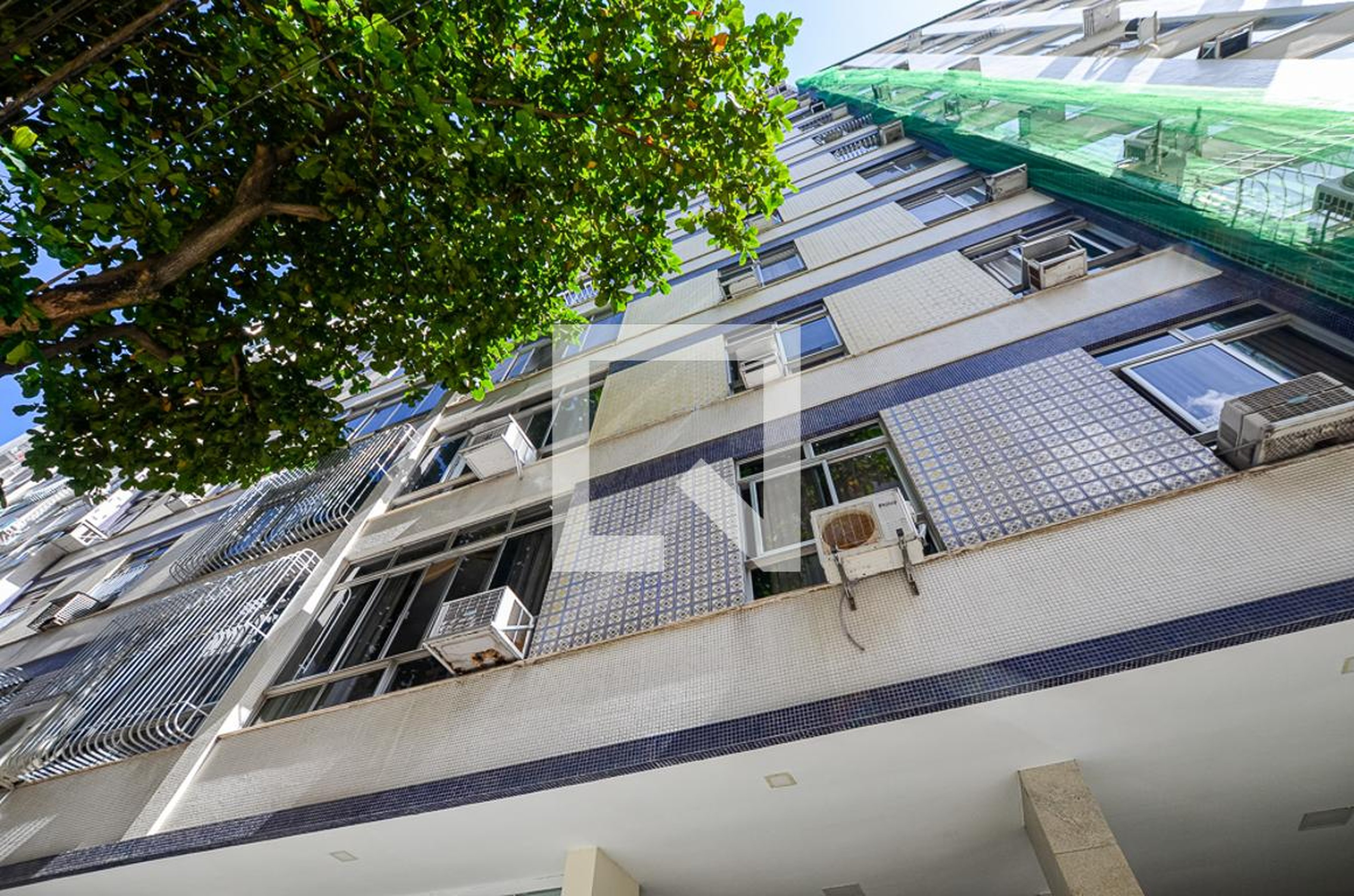 Fachada Condomínio em R. Gen. Pereira da Silva, 41