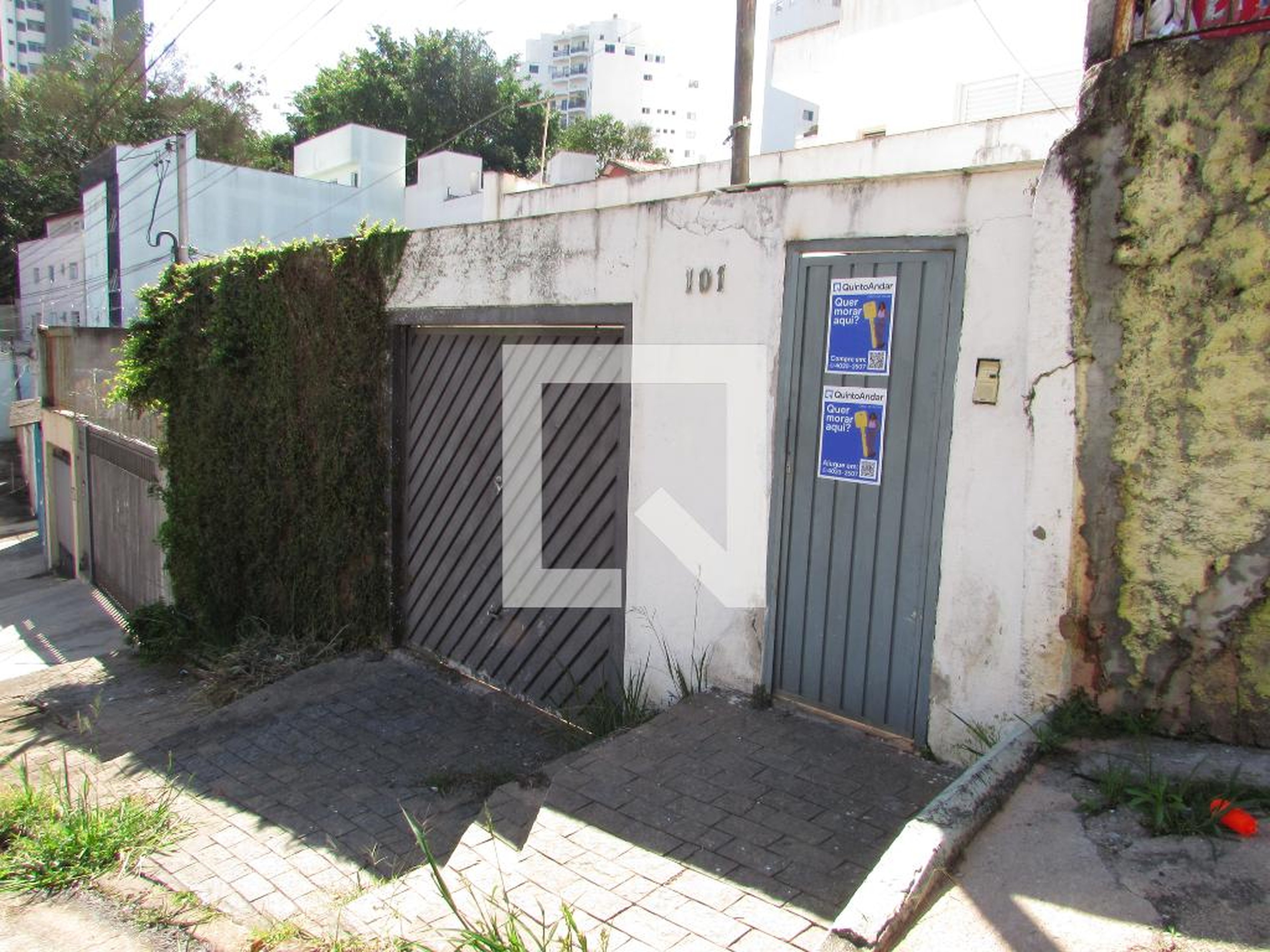 Fachada Condomínio em Rua Abadia dos Dourados, 101