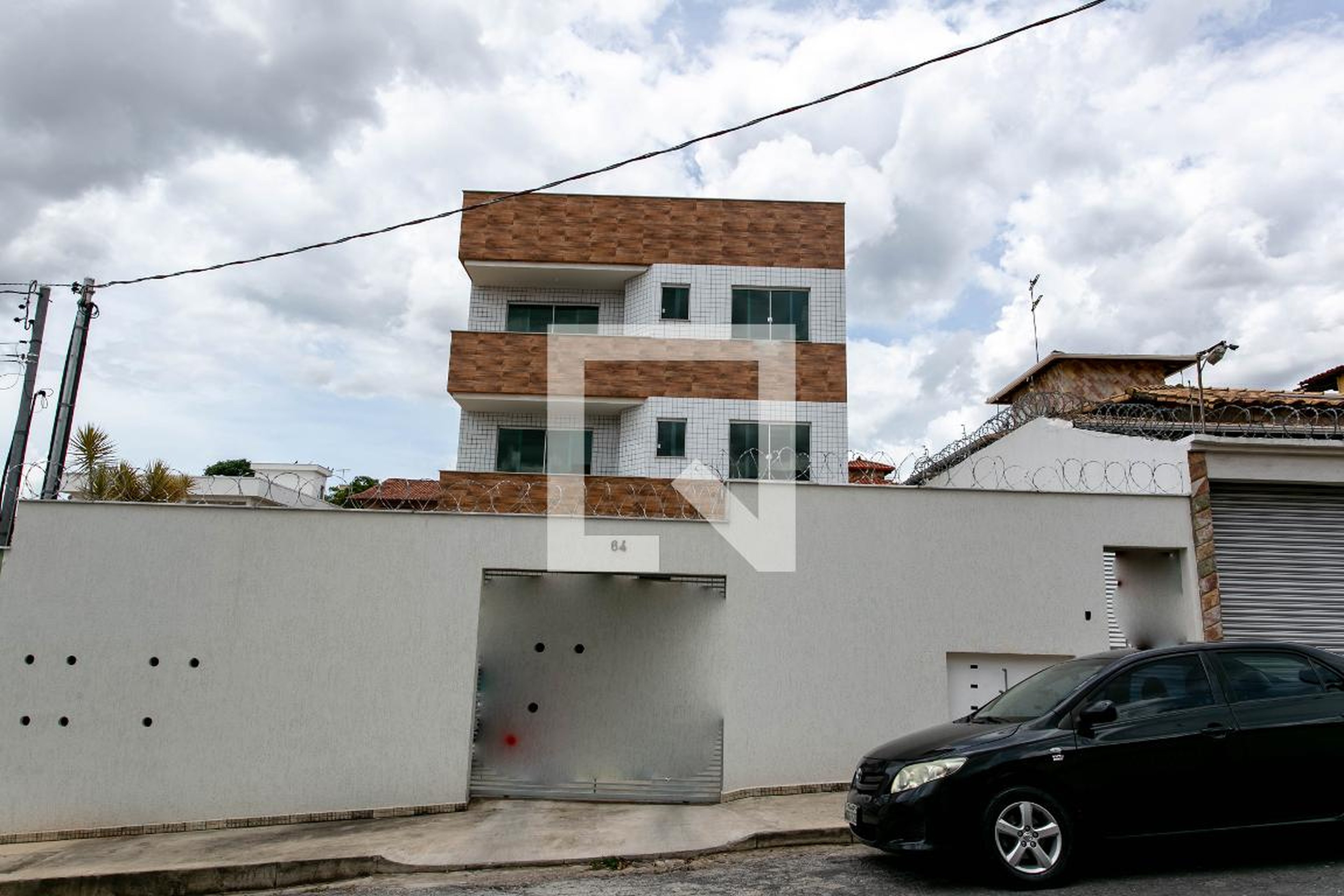 Fachada Condomínio em Rua Professor Heitor Noronha, 64