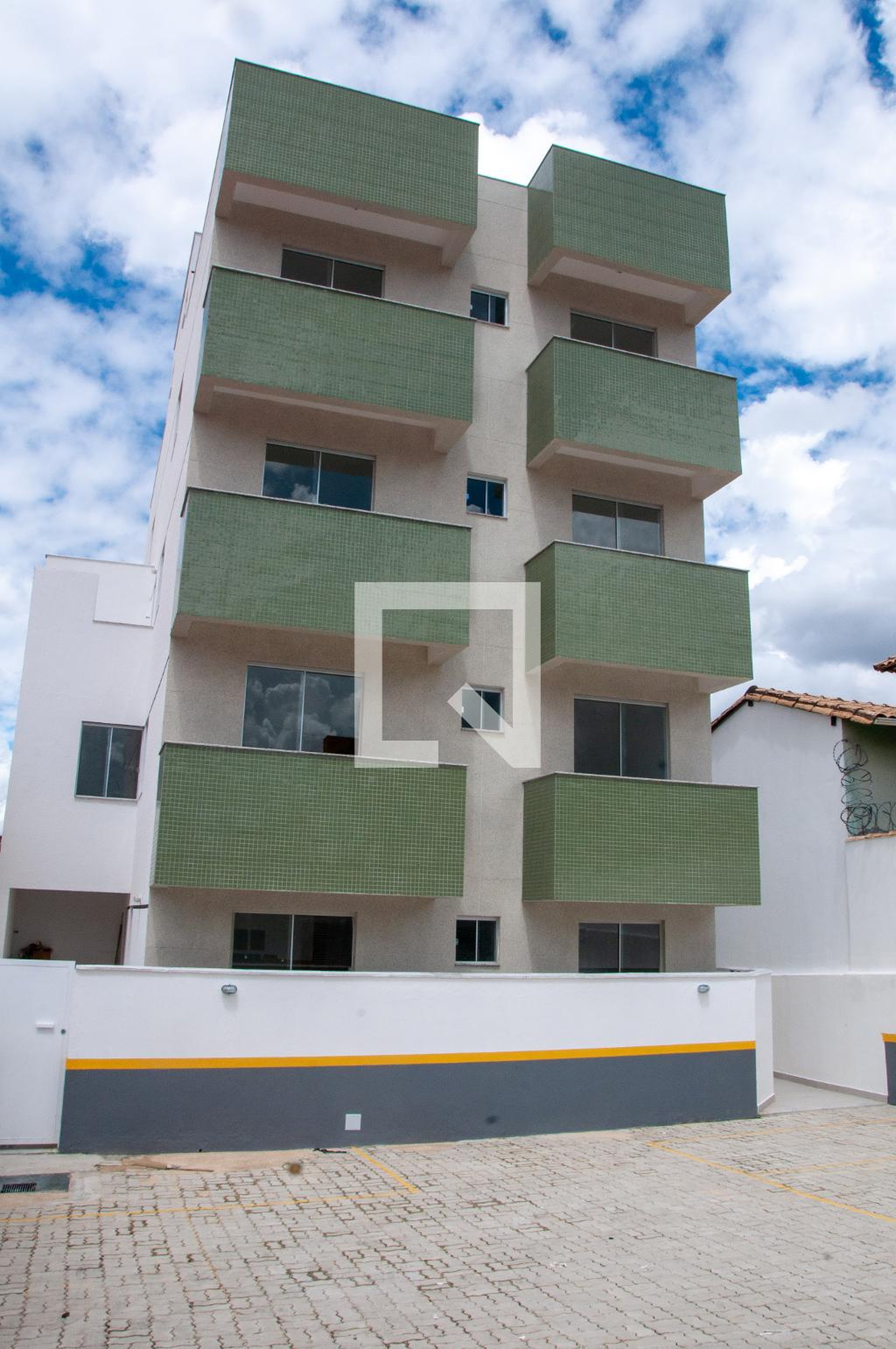 Fachada Condomínio em Rua Manoel João Diniz Camargos, 160