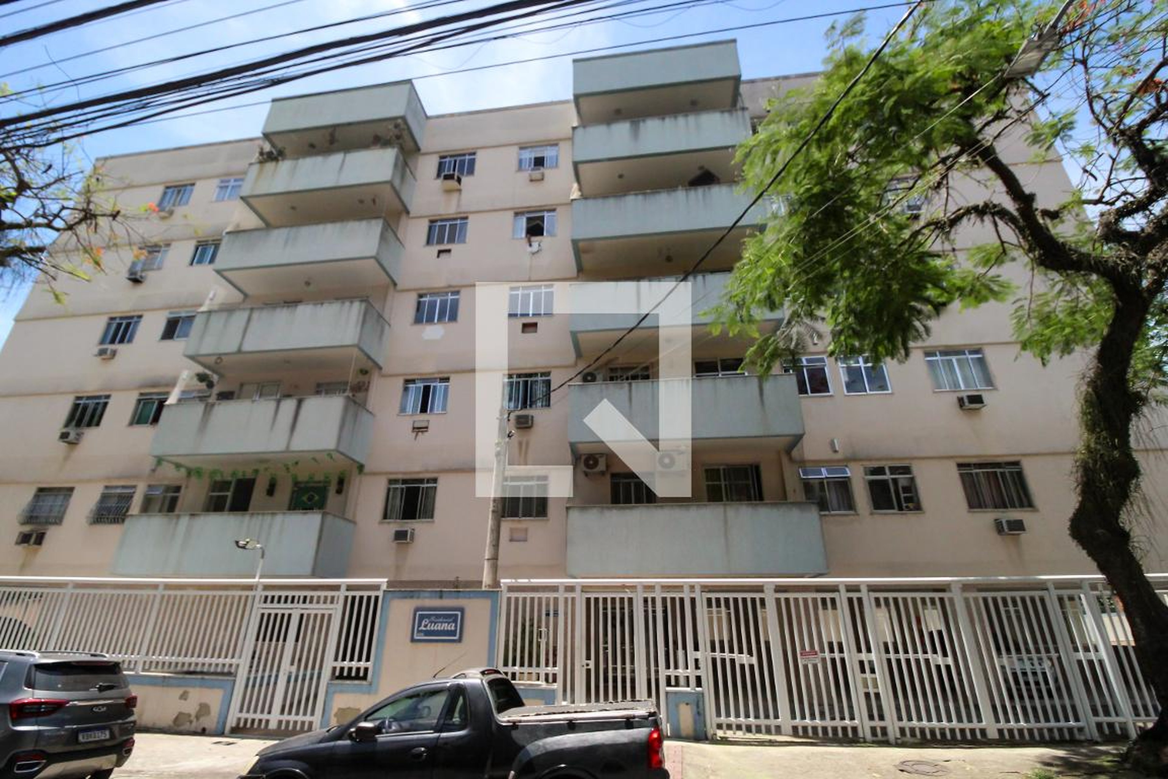 Fachada do Condomínio Edifício Luana