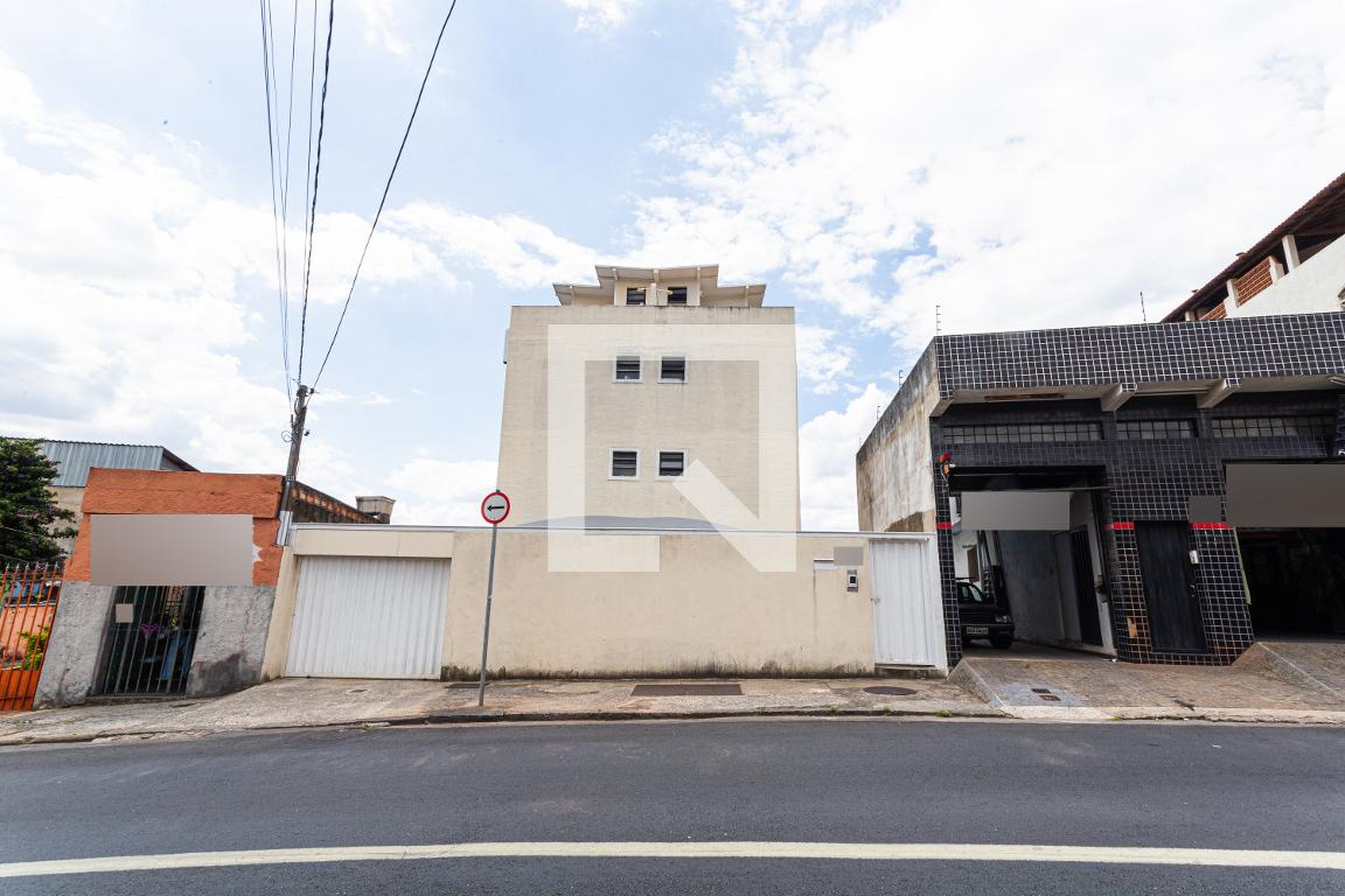 Fachada Condomínio em Rua Niquelina, 1371