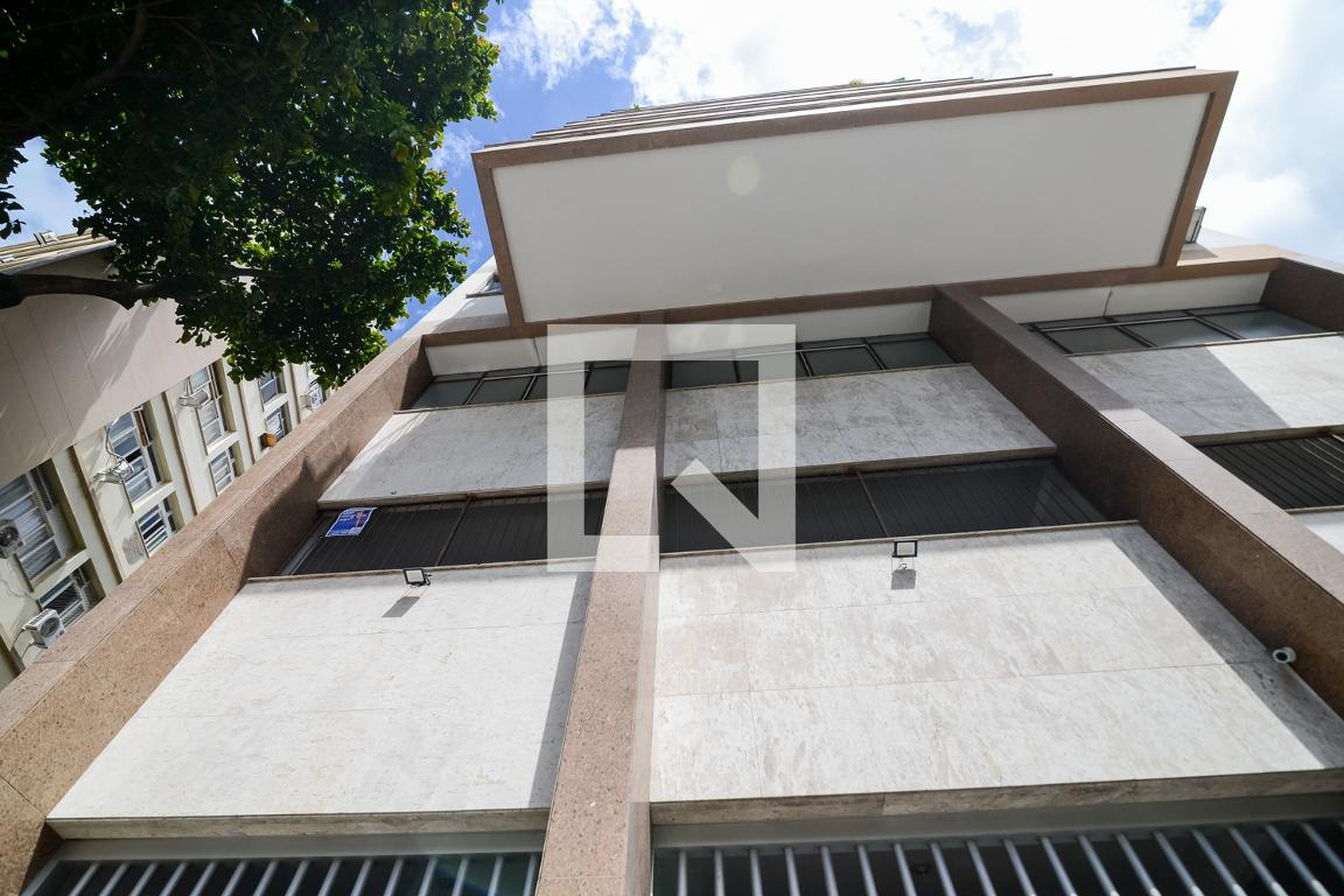 Fachada Condomínio em Rua Visconde de Itamarati, 24