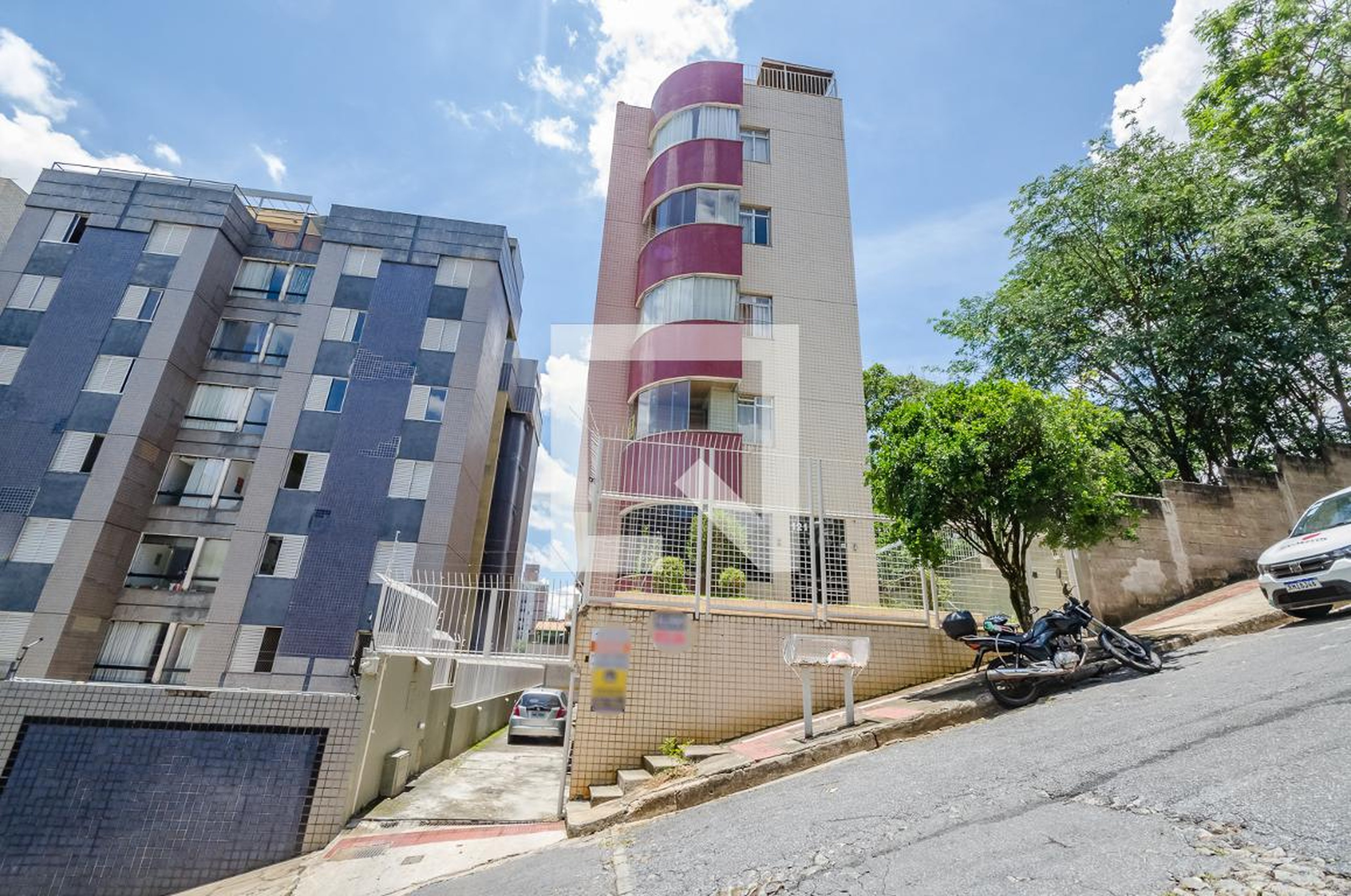 Fachada Condomínio em Rua Doutor Helvécio Arantes, 121