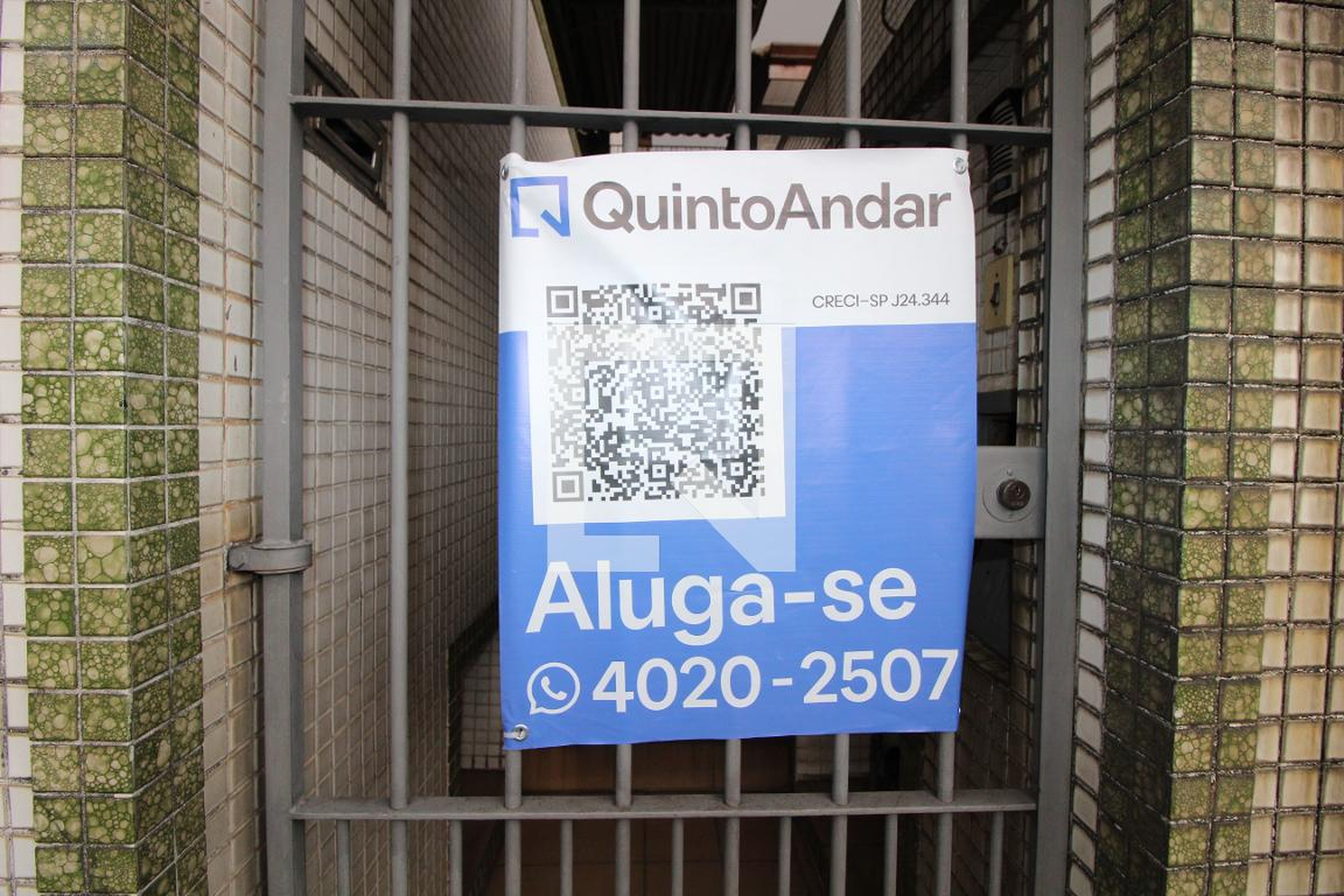 Fachada Condomínio em Rua Antônio Peres Mulla, 330