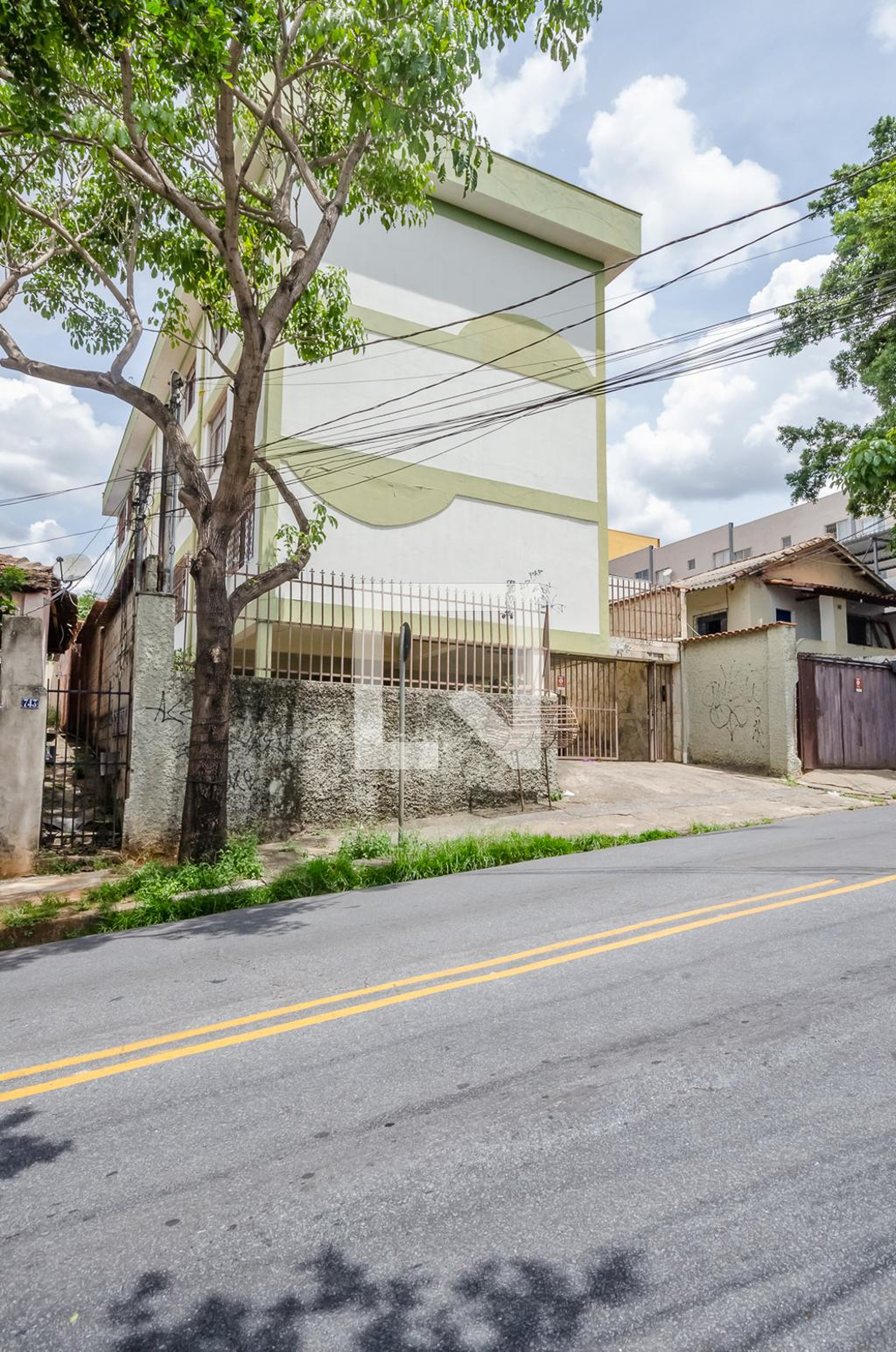 Fachada Condomínio em Rua Lagoa da Prata, 757