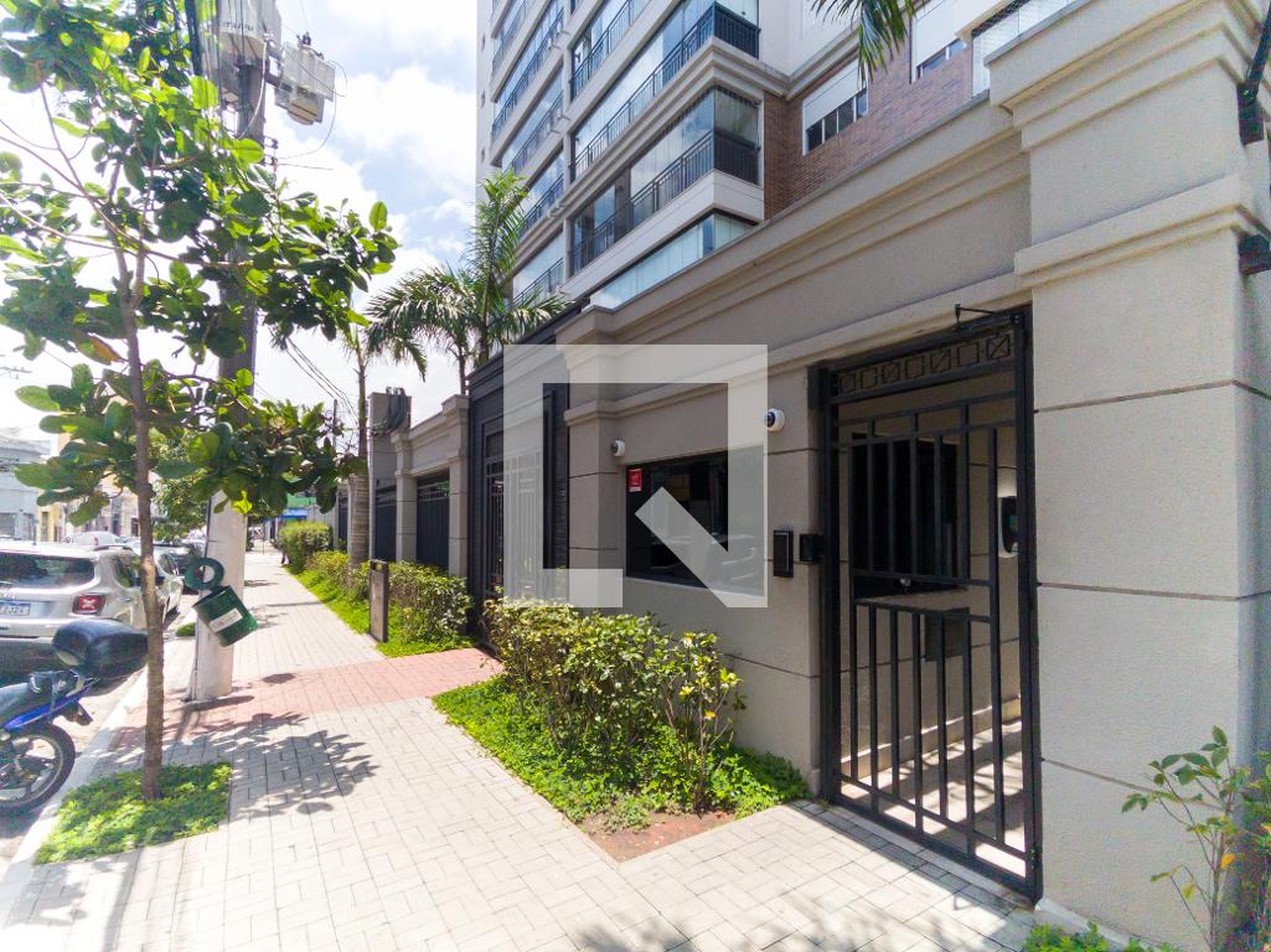 Fachada Condomínio em Rua Brigadeiro Galvão, 890