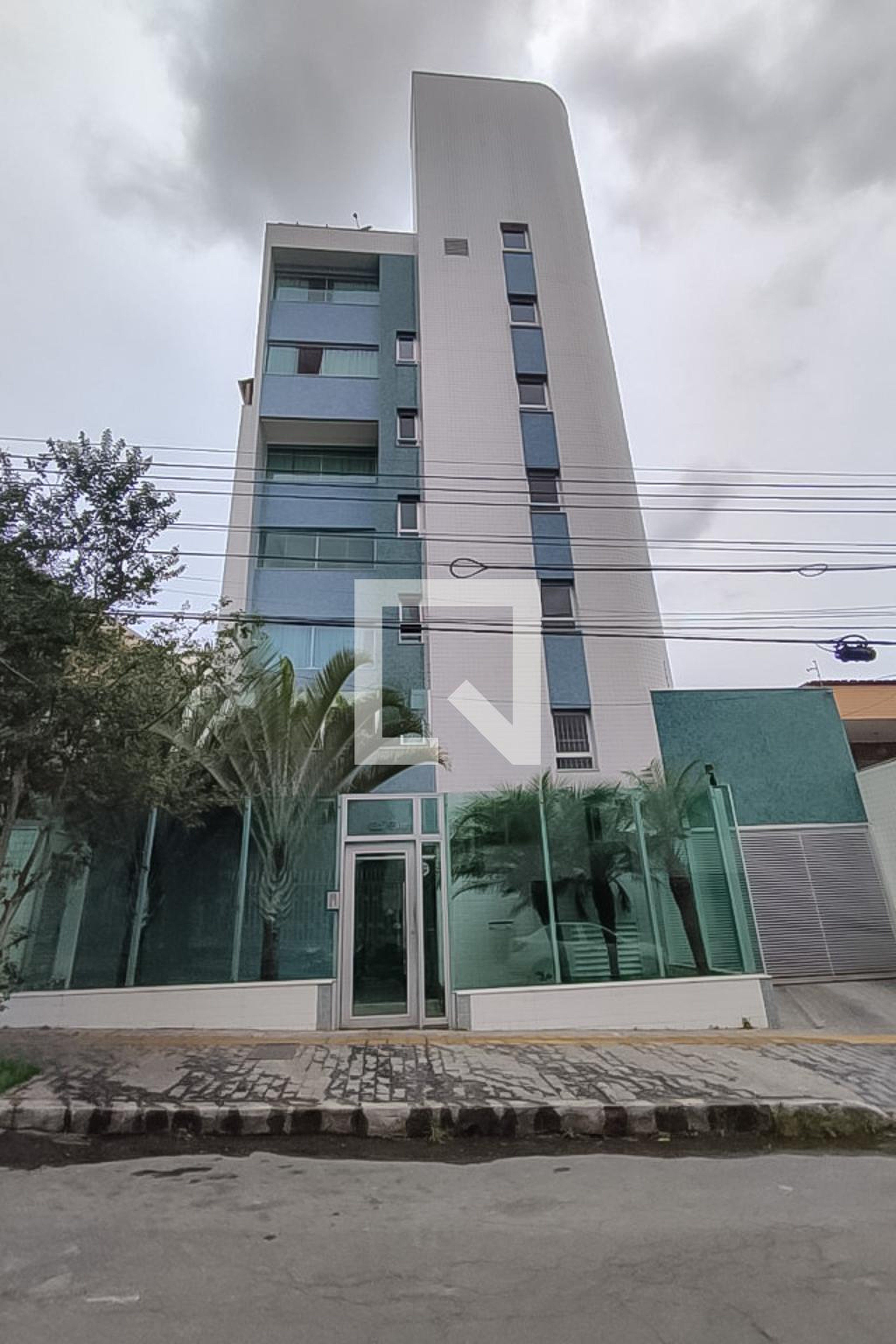 Fachada Condomínio em Rua Deputado Bernardino Sena Figueiredo, 1186