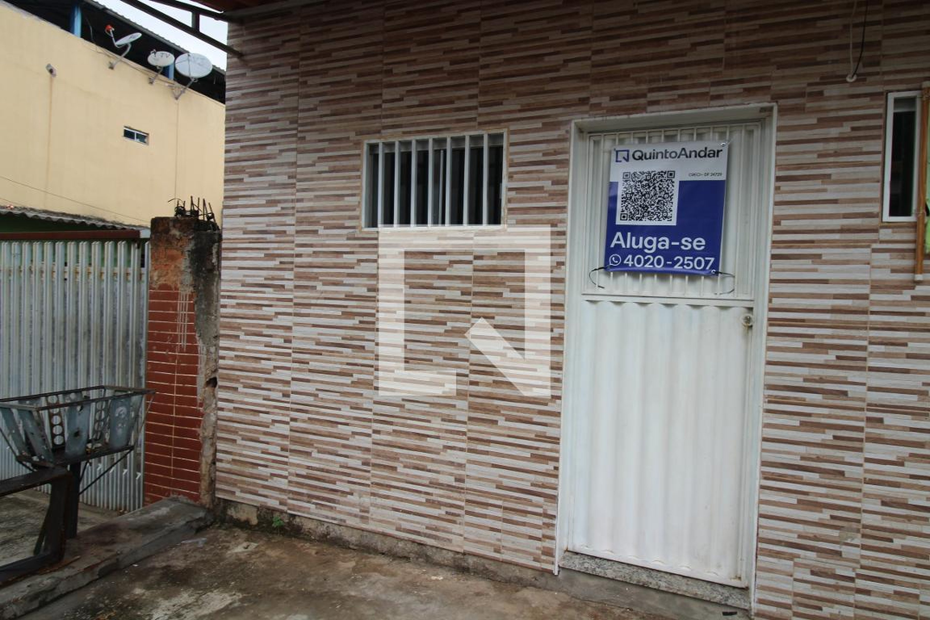 Fachada Condomínio em Rua 21, 50