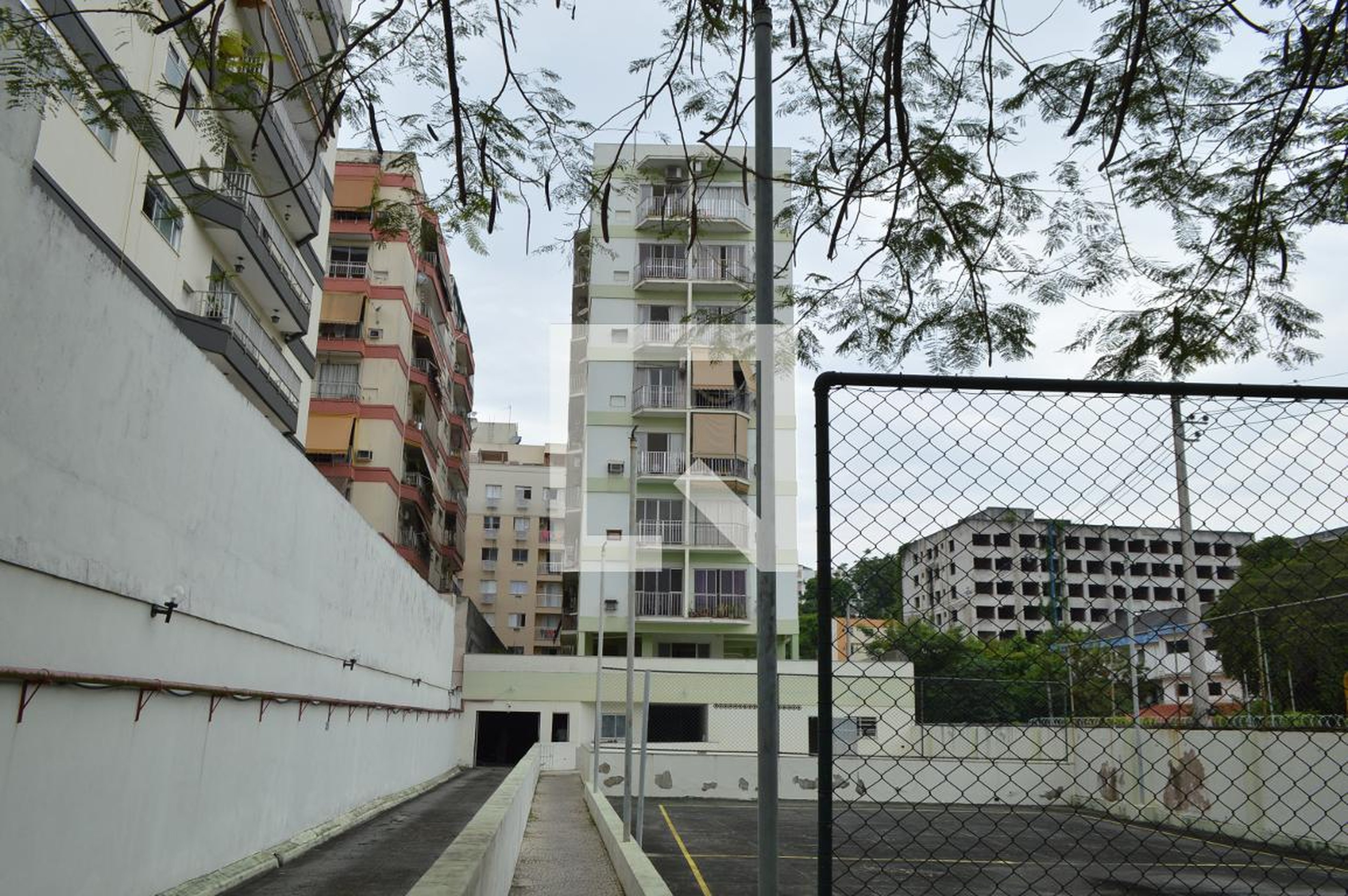 Fachada do Prédio Condomínio em Estrada do Capenha, 1455