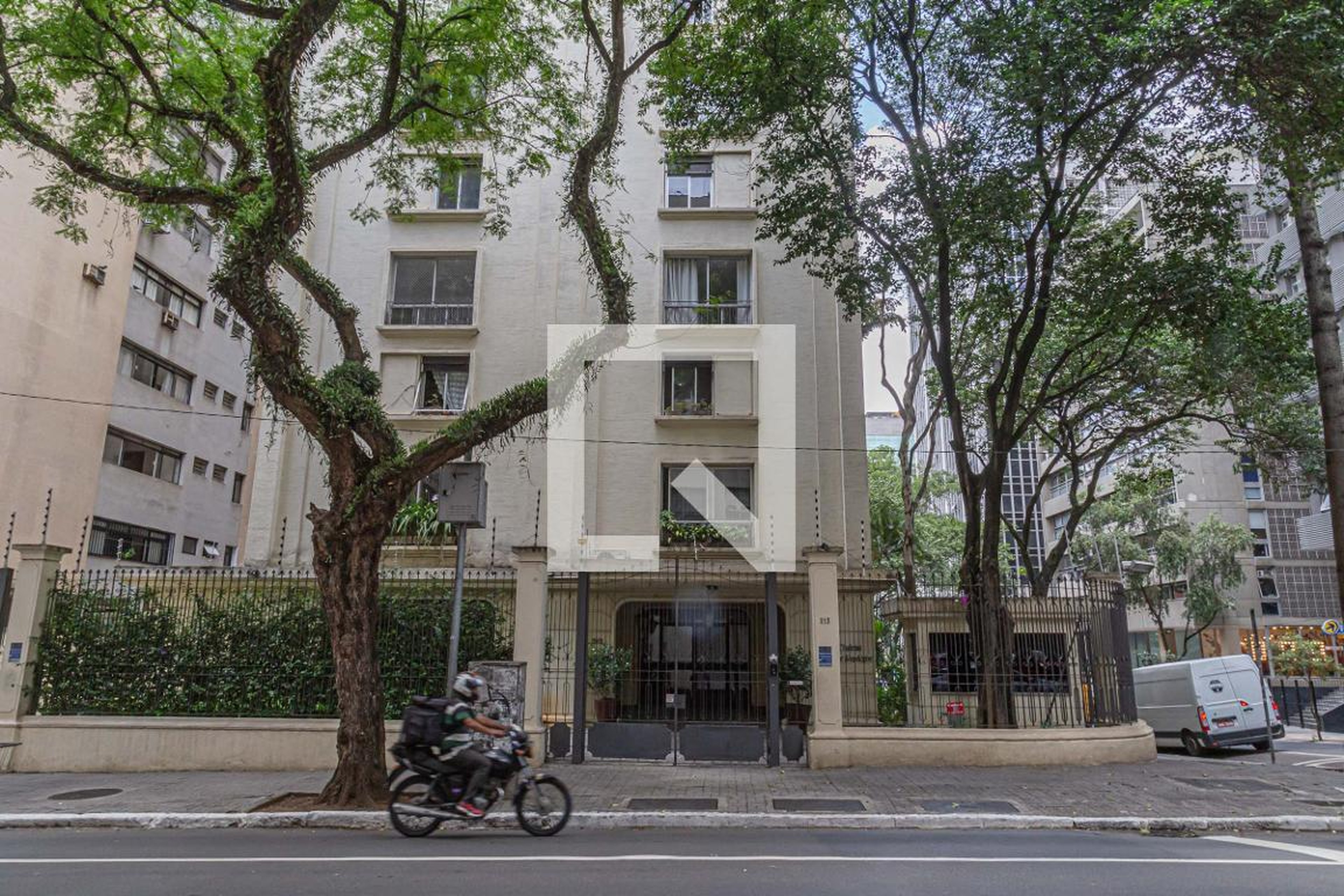 Fachada do Prédio Condomínio em Rua Luís Coelho, 222